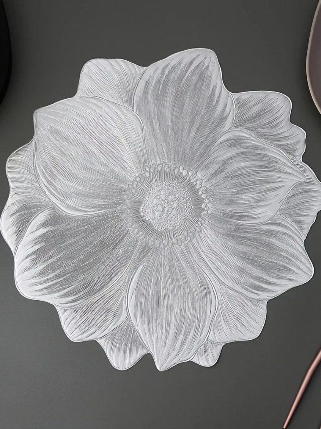 LooMantha Floral Textured Round Waterproof Table Placemat