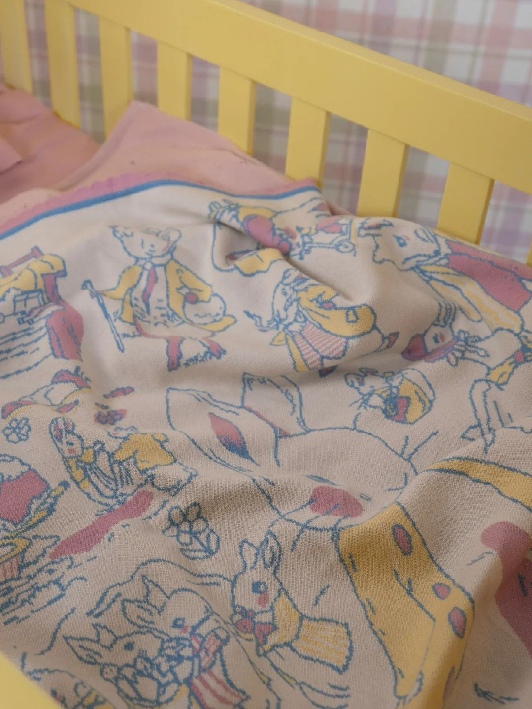 THE BABY TRUNK Kids Off White & Yellow Cartoon Characters Cotton Mild Winter Quilt