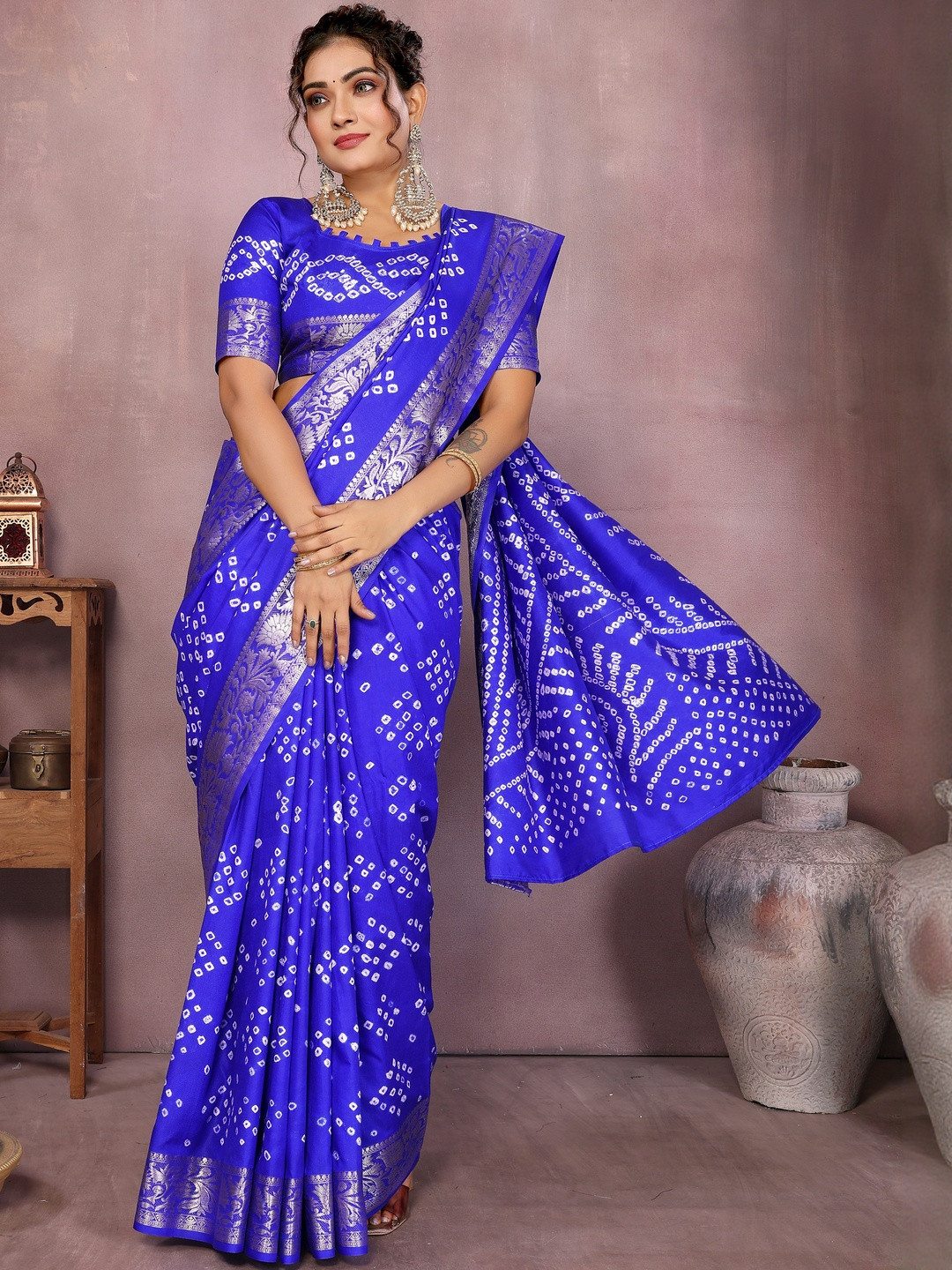 Vintro Bandhani Printed Zari Work Saree With Unstitched Blouse Piece