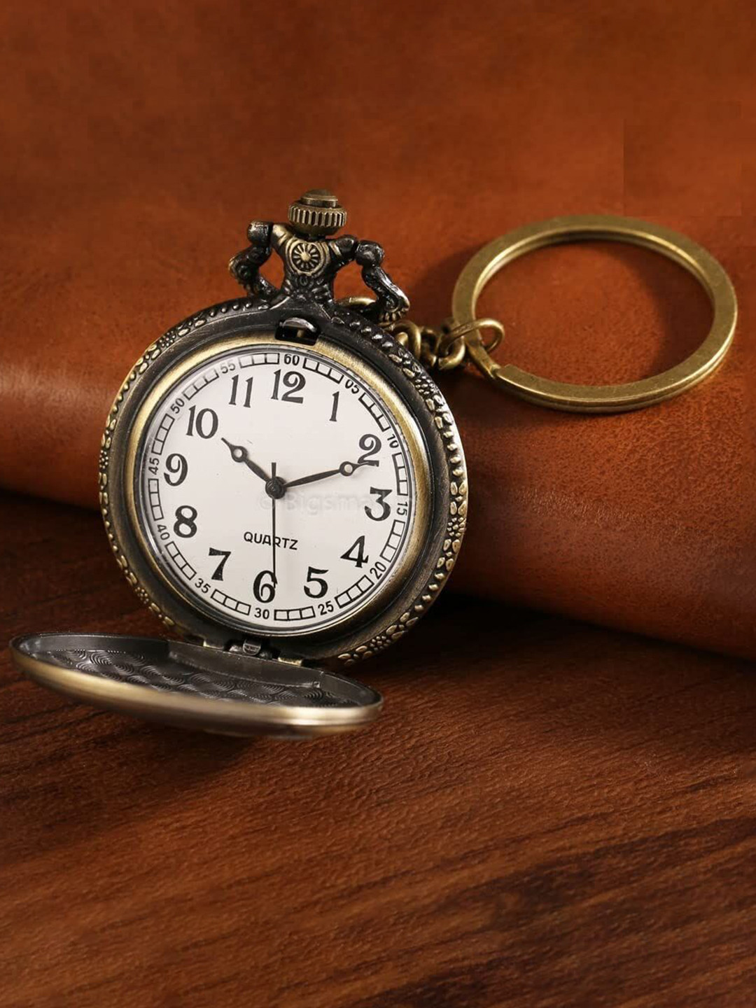 AUGEN Textured Premium Pocket Watch Design Skull 2 Retro Vintage Key Chain