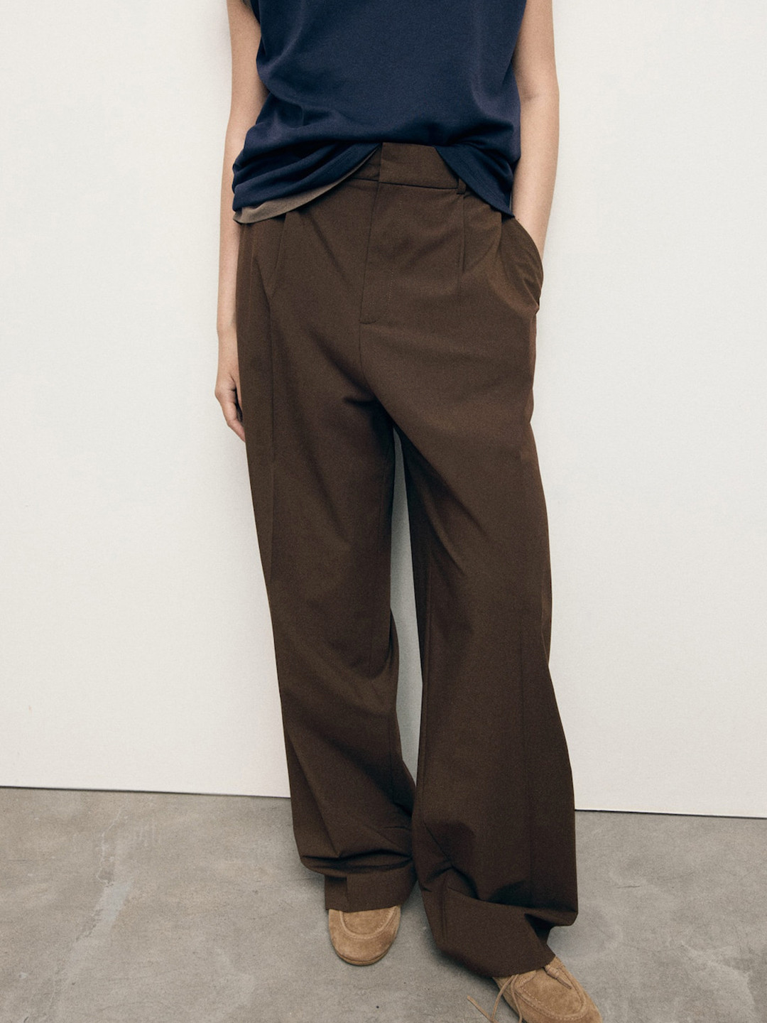 MANGO Women Low-Rise Wide Leg Pleated Trousers
