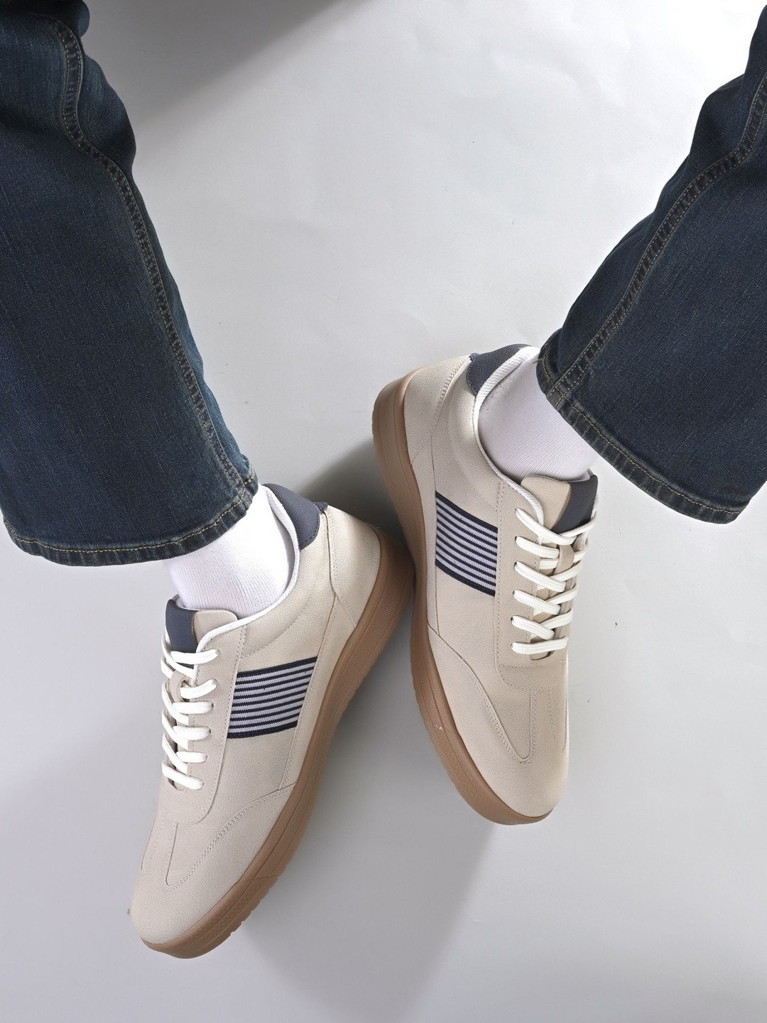 Roadster Men Beige Printed Sneakers