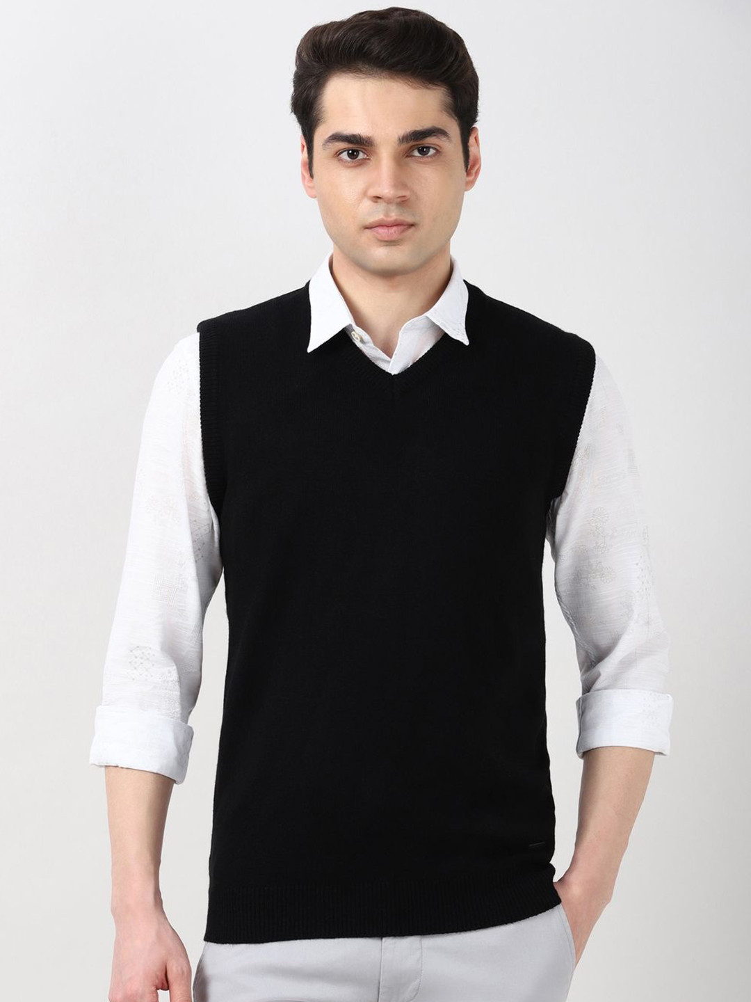 Peter England Casuals Men Round Neck Sweater Vest