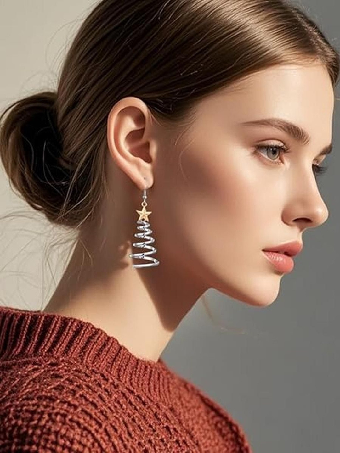 EL REGALO Star Shaped Christmas Drop Earrings