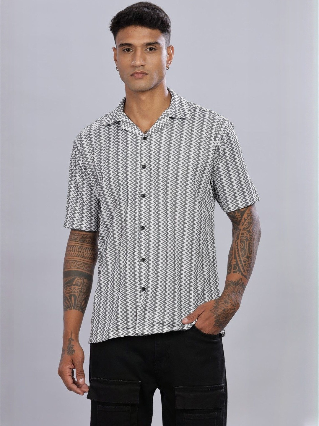 Kolor Fusion Men Grey Zigzag Polyester Self Design Relaxed Fit Casual Shirts