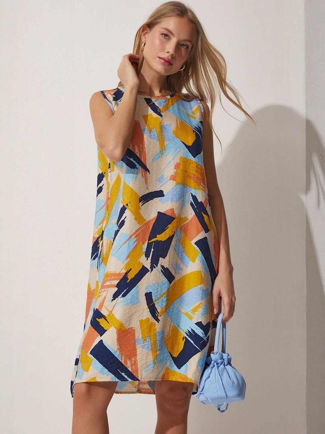 Happiness istanbul Women Abstract Printed Sleeveless Shift Dress