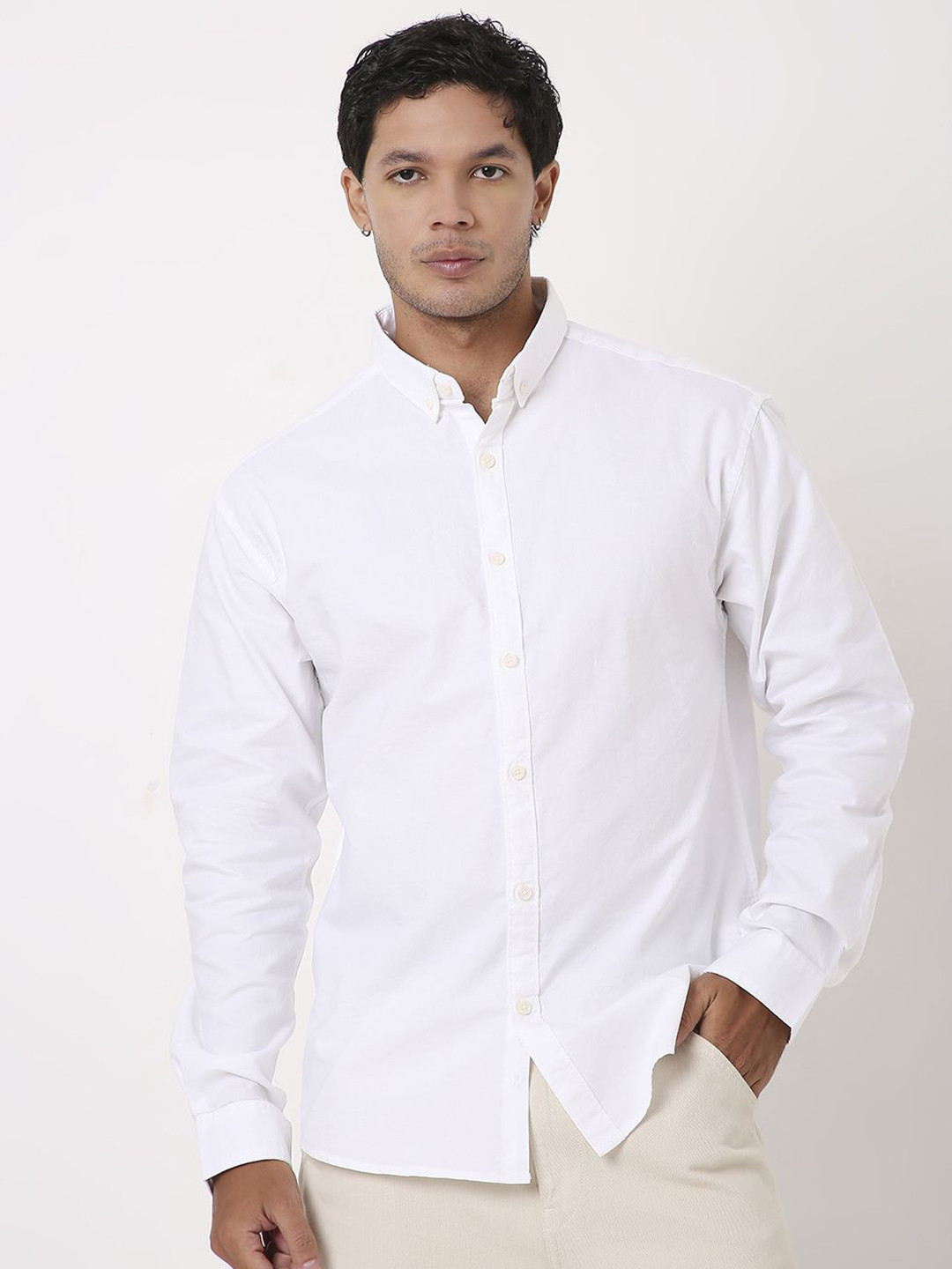 Blnk Men Relaxed Fit Solid Button-Down Collar Cotton Casual Shirt