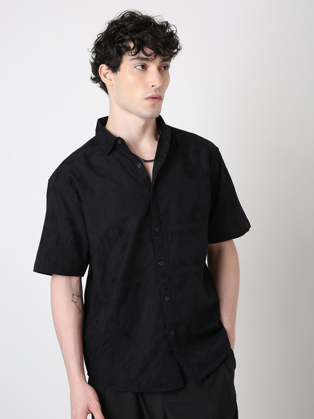 Blnk Men Oversized Fit Textured Spread Collar Cotton Casual Shirt