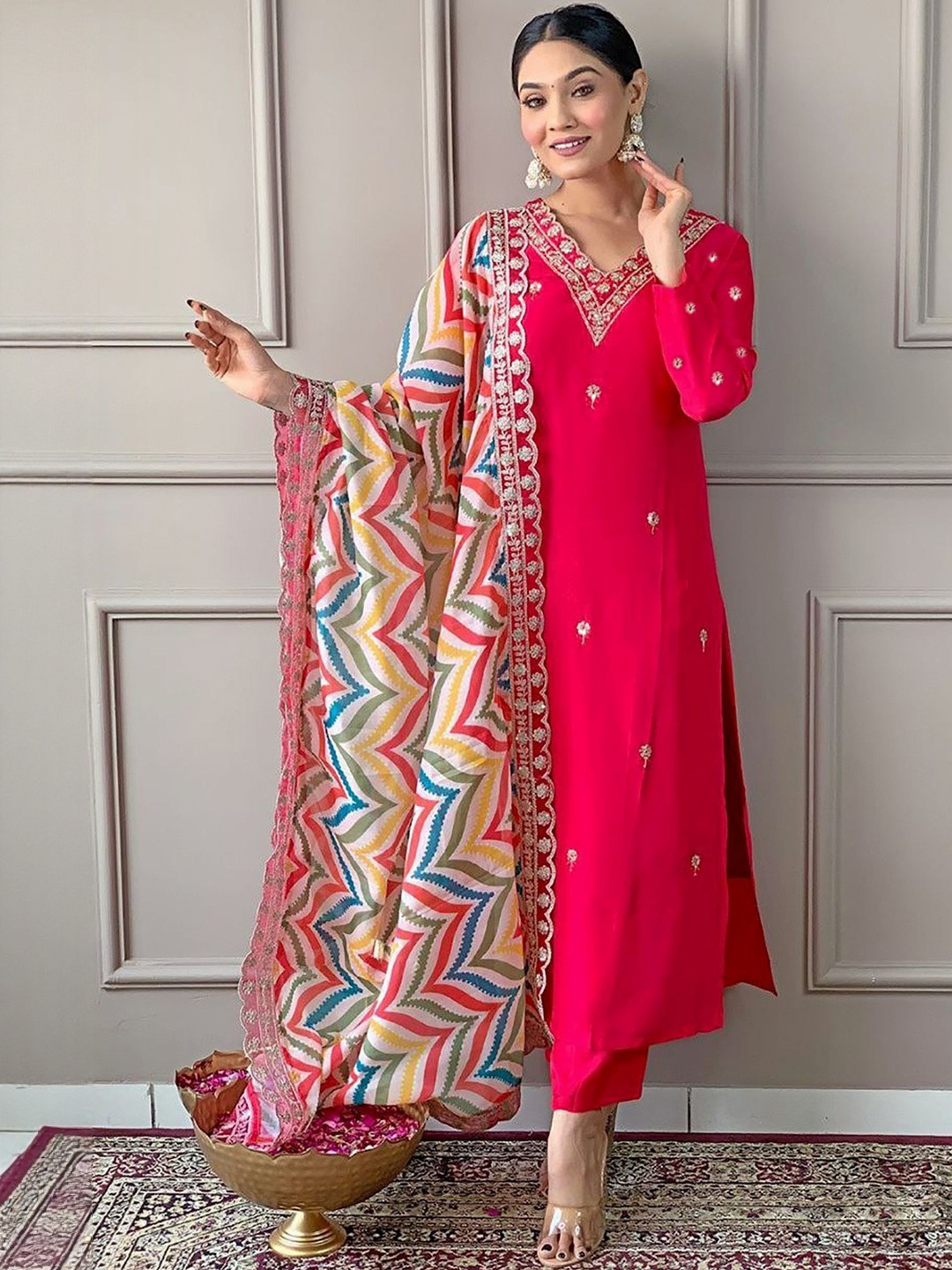 ATOXIC Women Embroidered Regular Thread Work Kurta Set With Dupatta