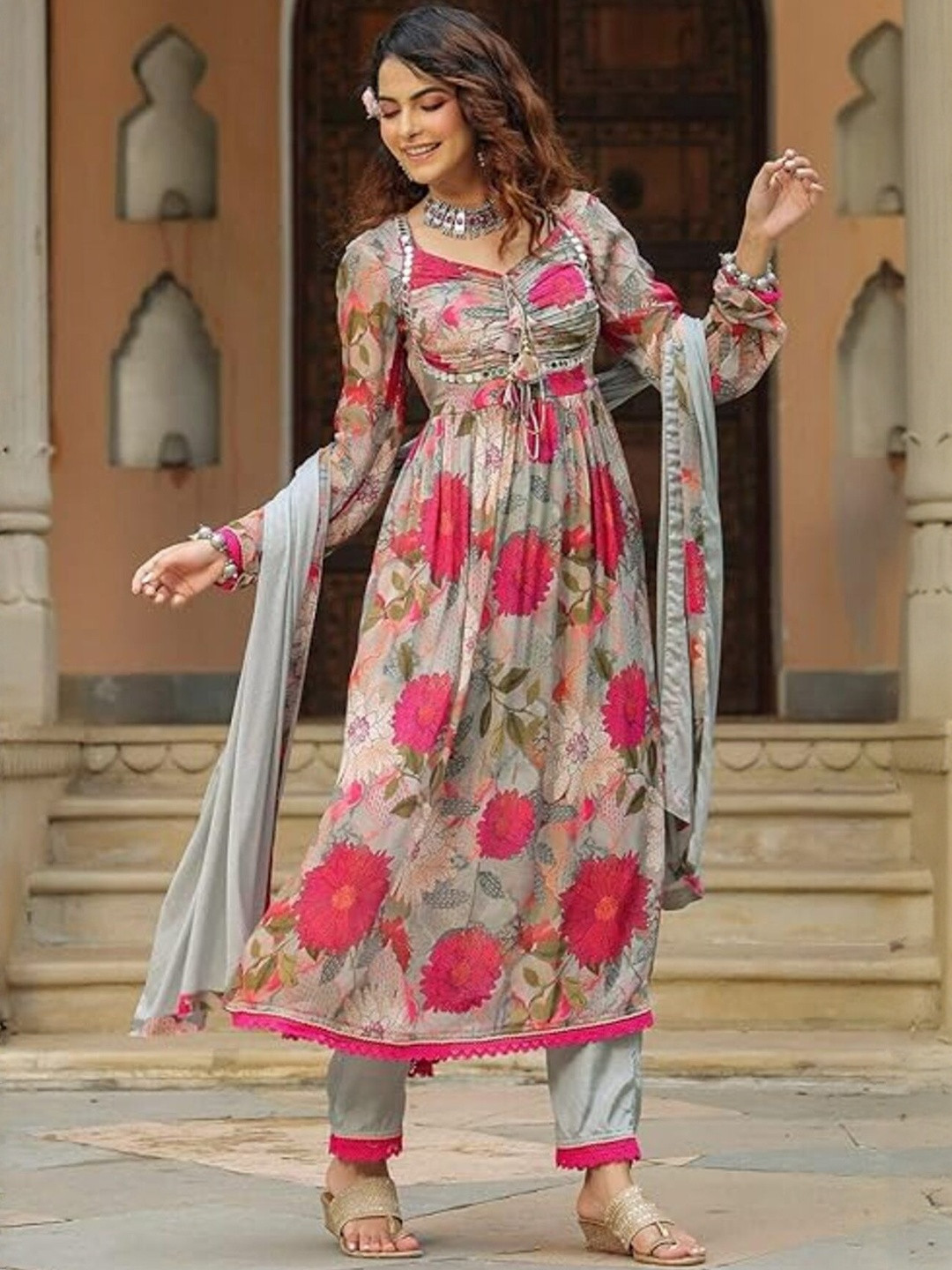 N.B.F Fashion Women Floral Printed Sweetheart Neck Kurta with Trousers & With Dupatta