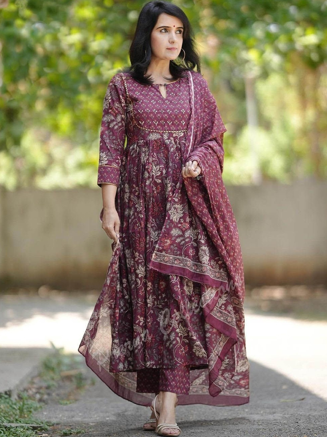 KLOSIA Women Ethnic Motifs Printed Regular Kurta Set With Dupatta