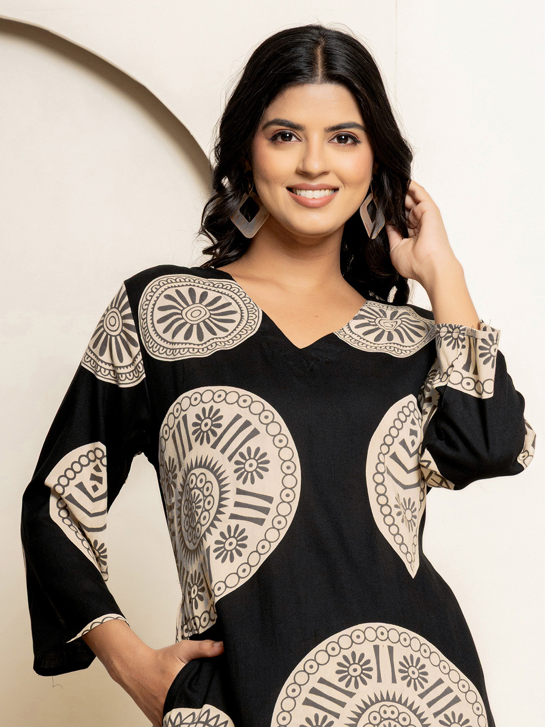 Skylee Pop Geometric Printed V-Neck A-Line Kurta With Palazzos