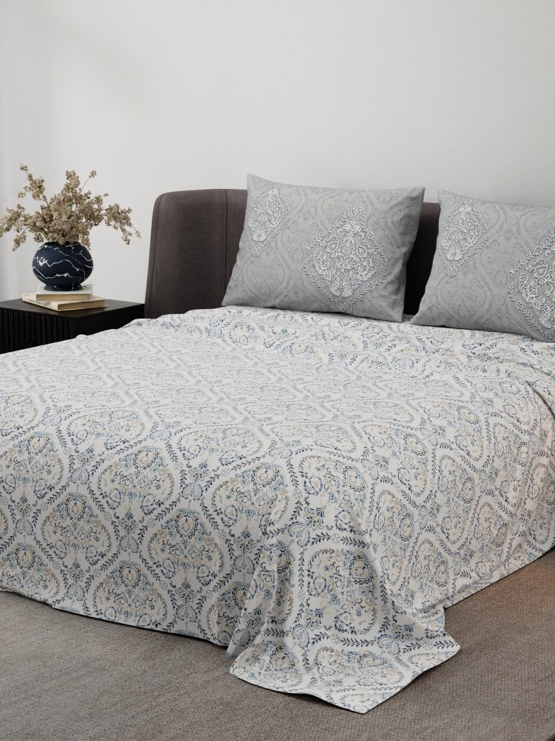Synergized Cotton Grey & White Ethnic Cotton 220 TC Super King Bedsheet Set-2.74mx2.74m