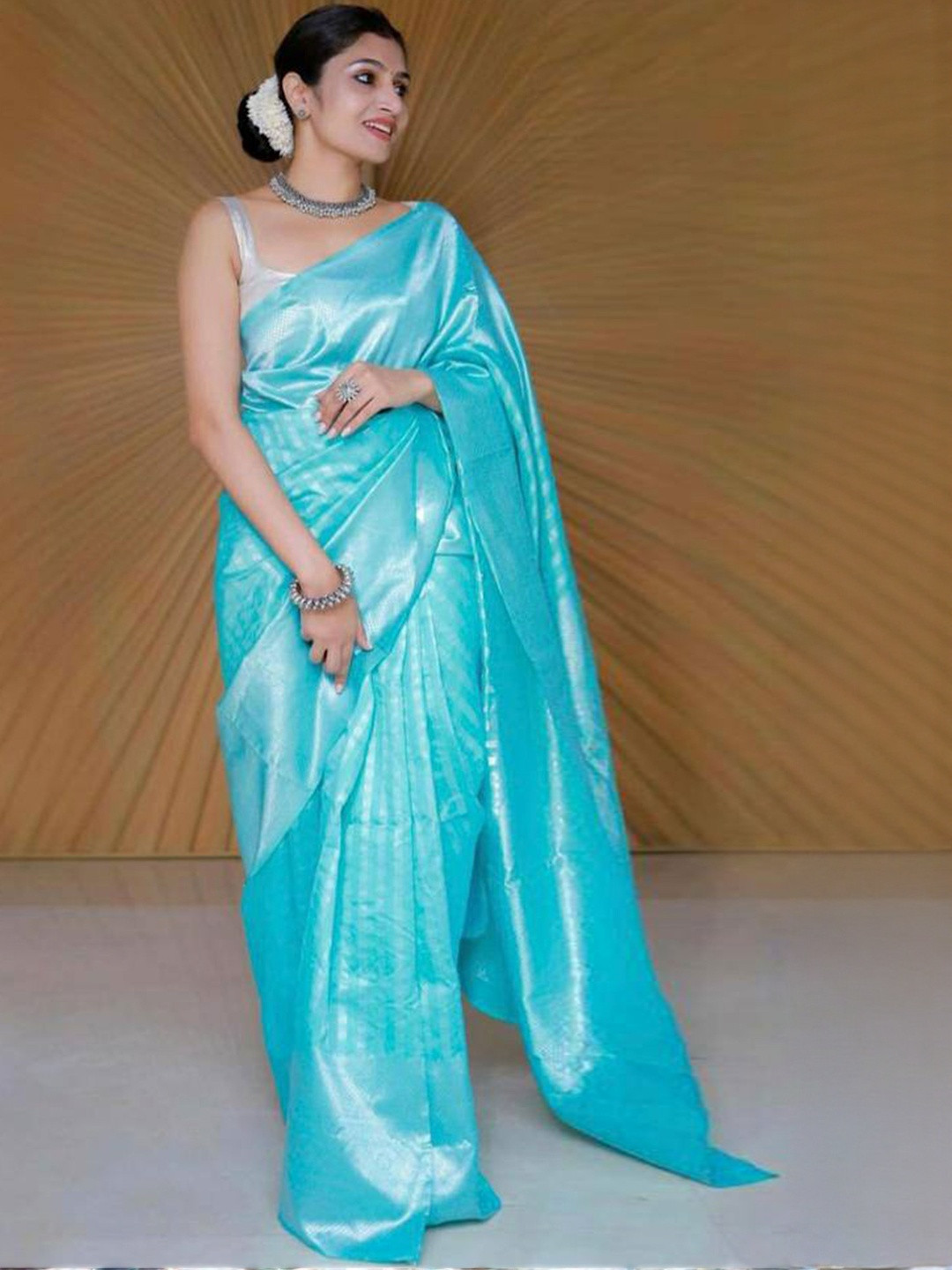 Peachmode Woven Design Zari Saree With Blouse Piece