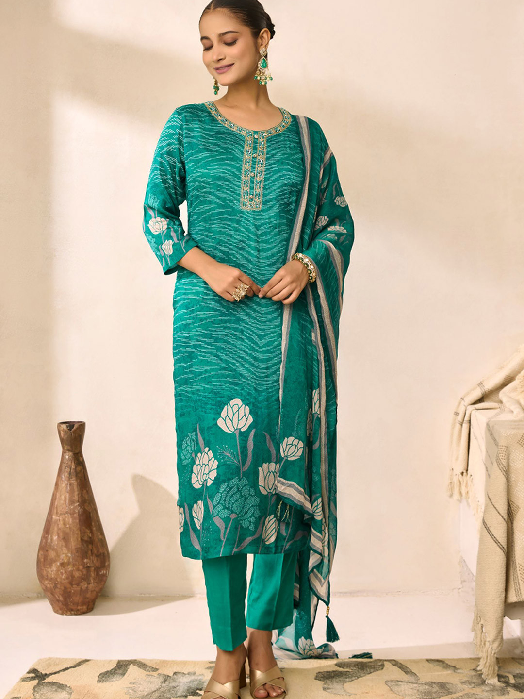 WOMEN PLUS Women Embellished Pure Muslin Silk Suit Set 4329