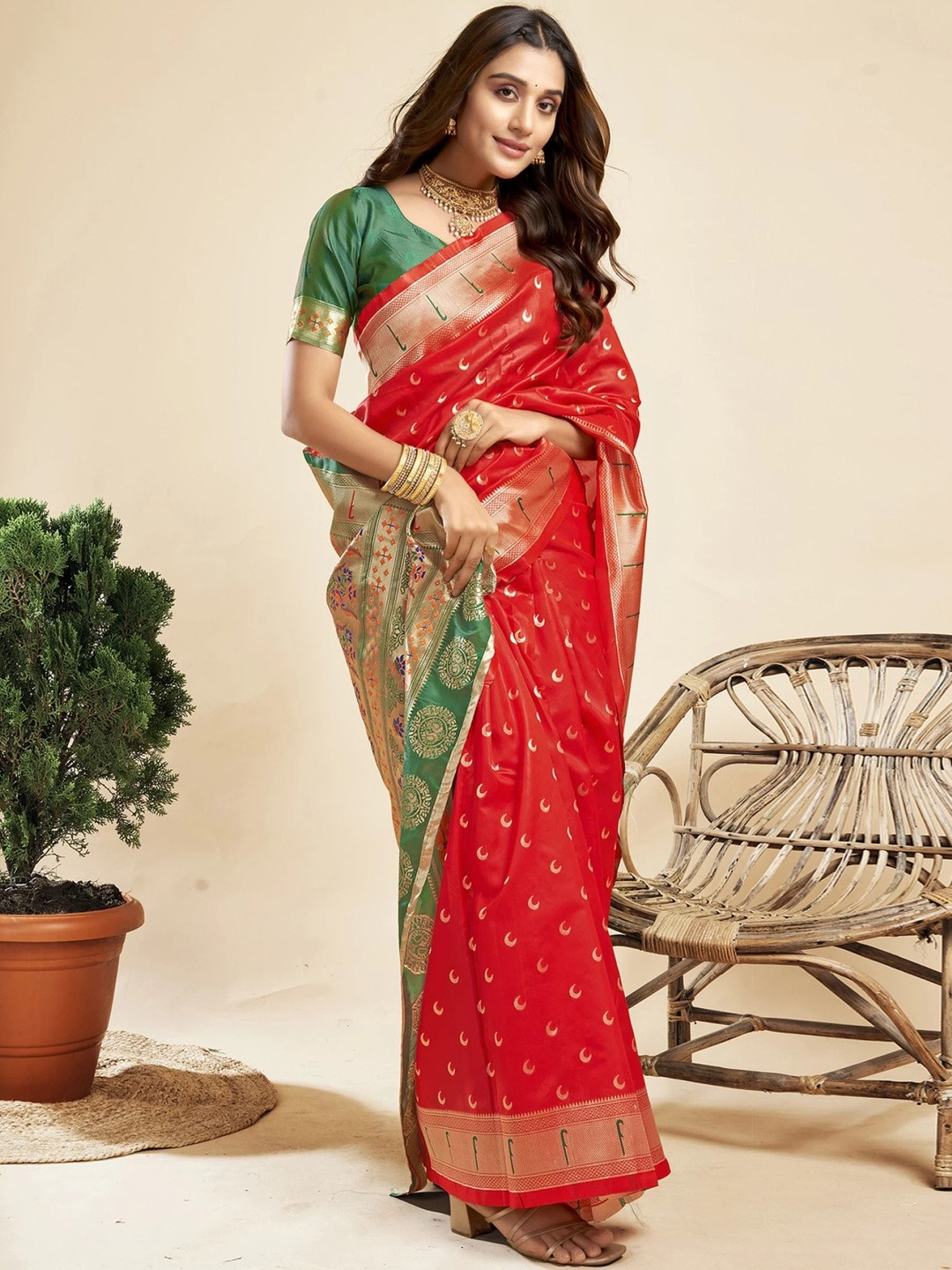 ETHNICHITZ Woven Design Paithani Saree With Blouse