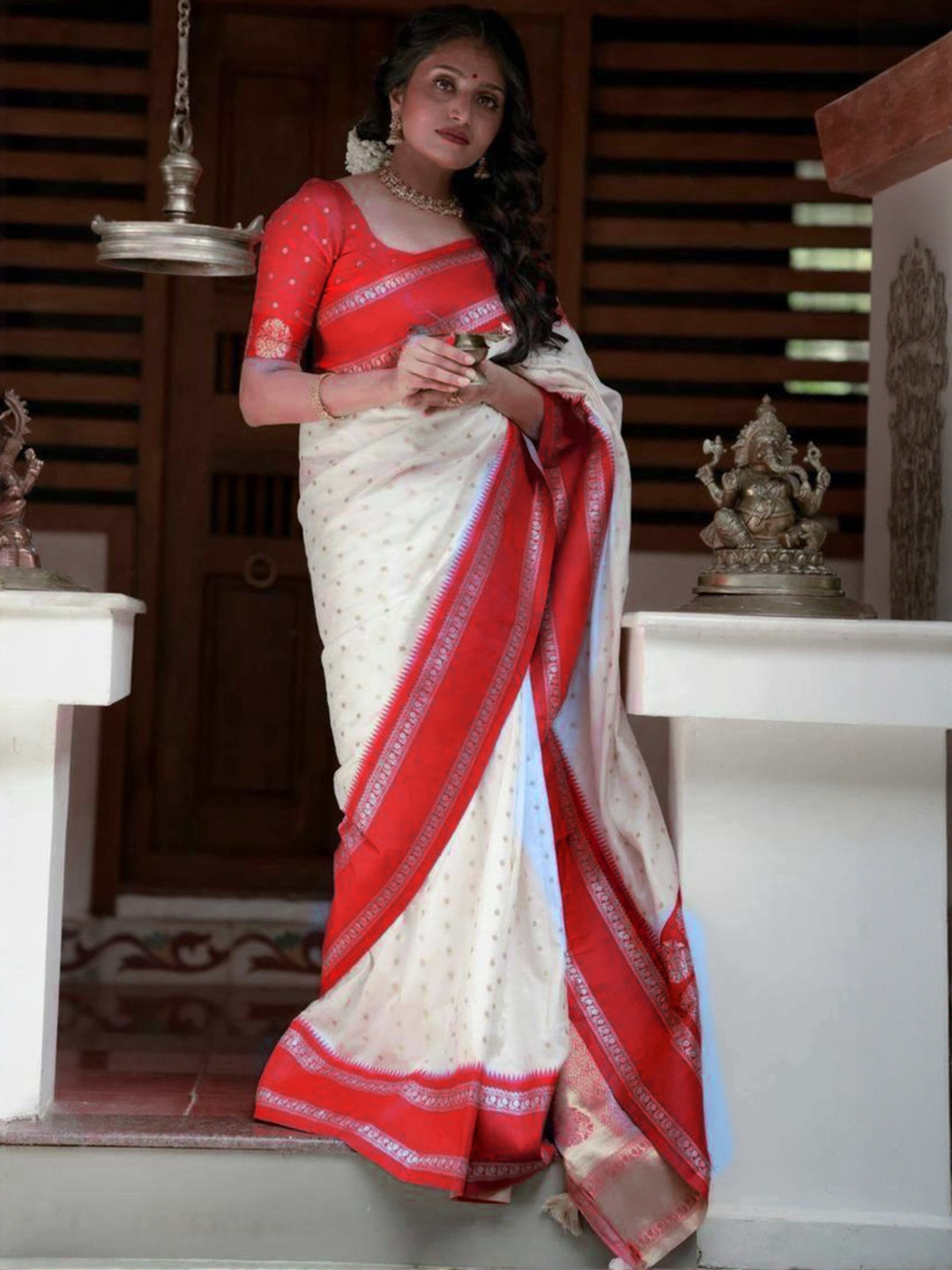 Peachmode Woven Design Zari Border Saree With An Unstitched Blouse Piece