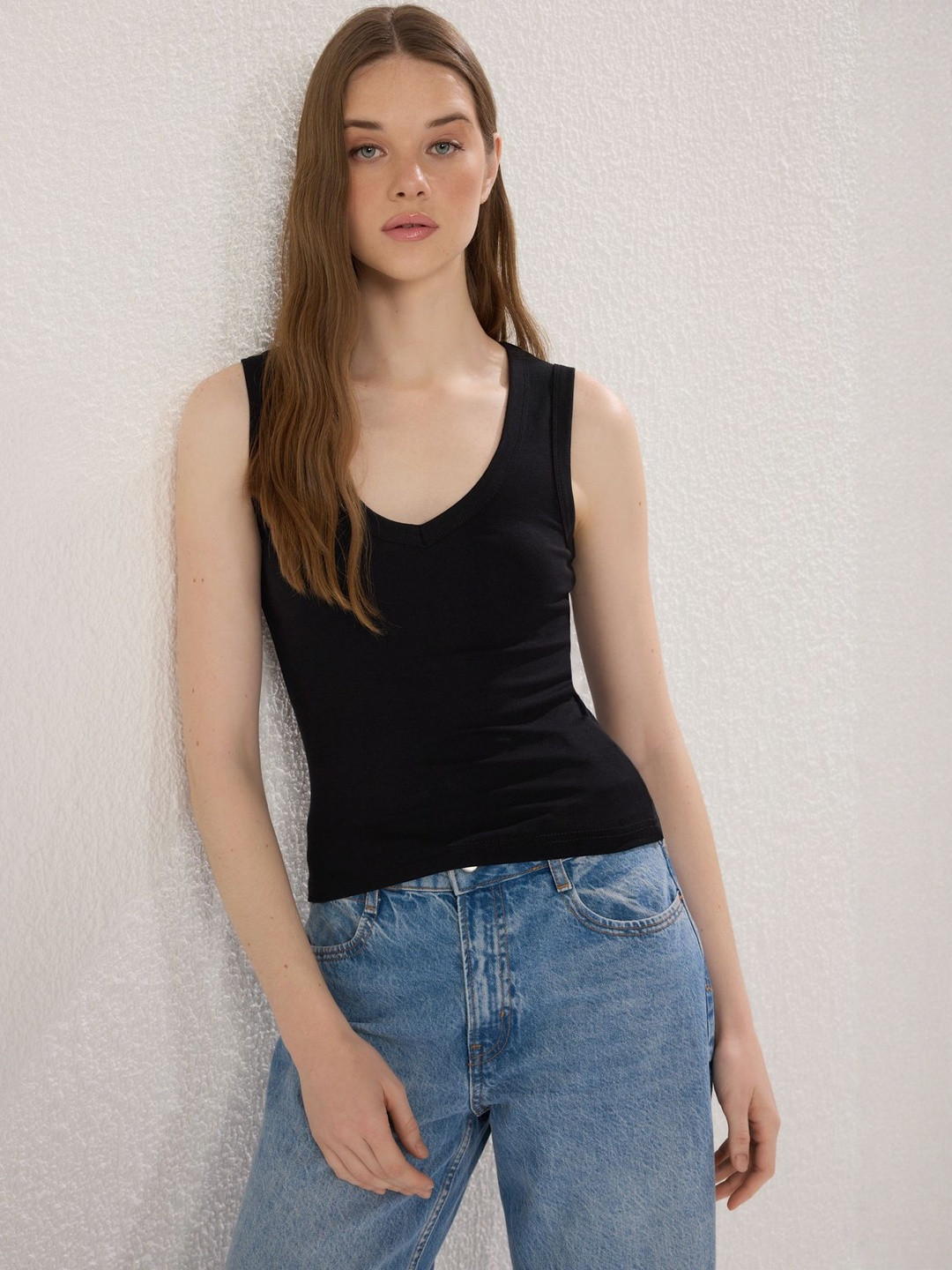 Trendyol V-Neck Tank Top