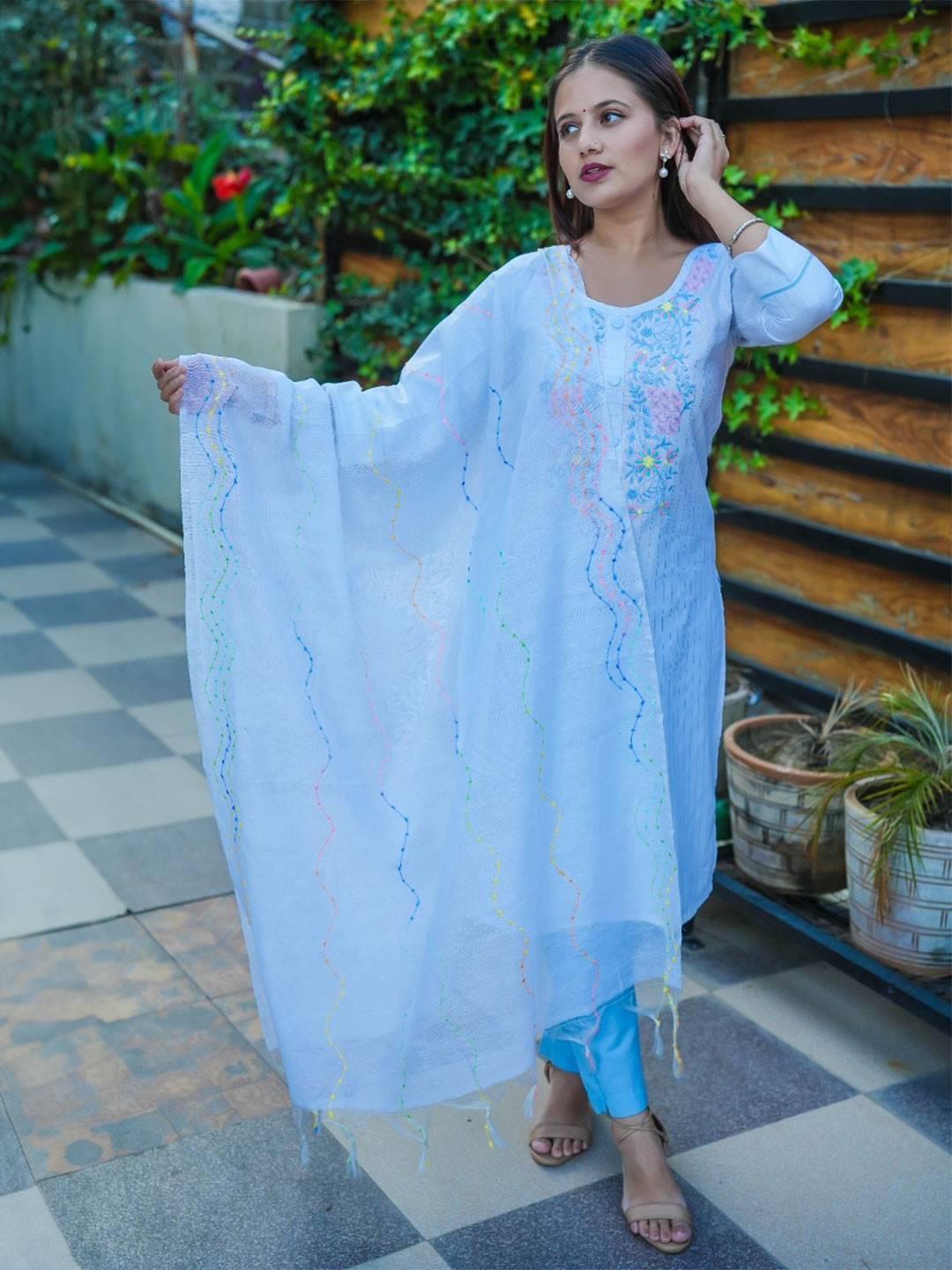 Maadwara Women Floral Embroidered Round Neck Kurta & Trousers With Dupatta