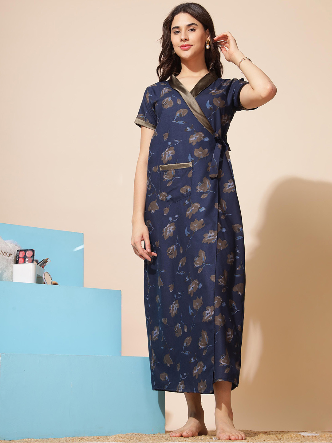 9shines Label Printed V Neck Nightdress