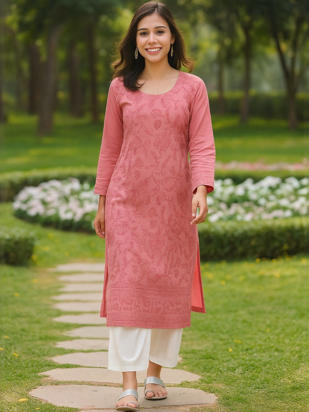 HERE&NOW Women Floral Embroidered Chikankari Kurta