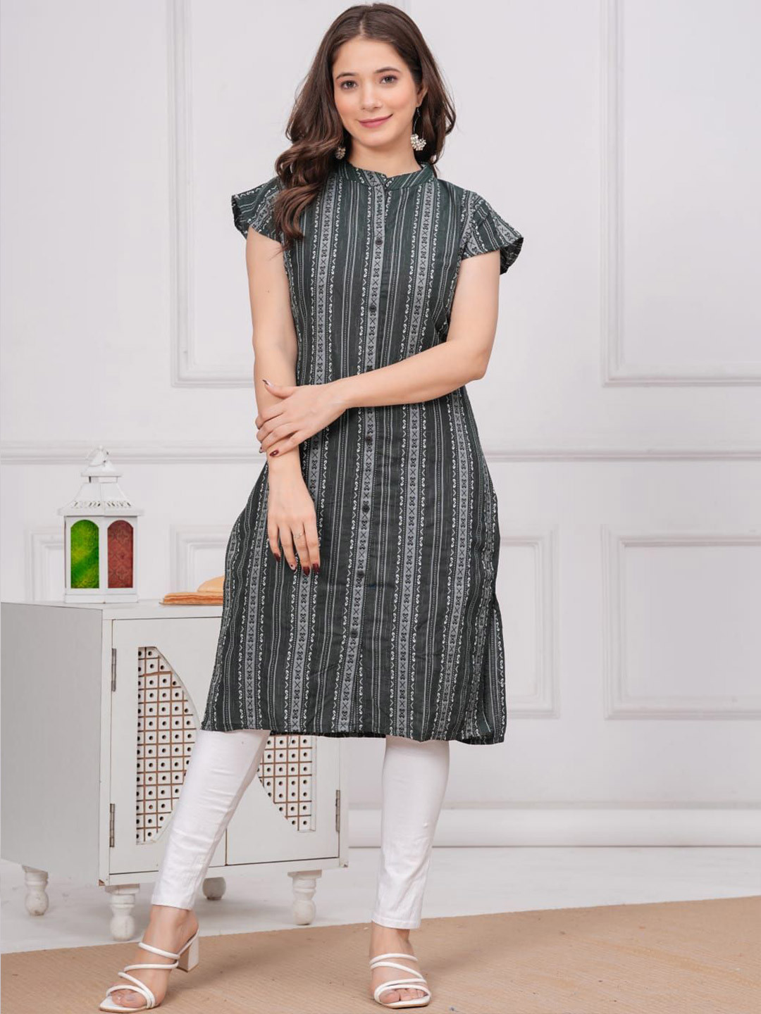 Paradise Women Printed Mandarin Collar Straight Kurta