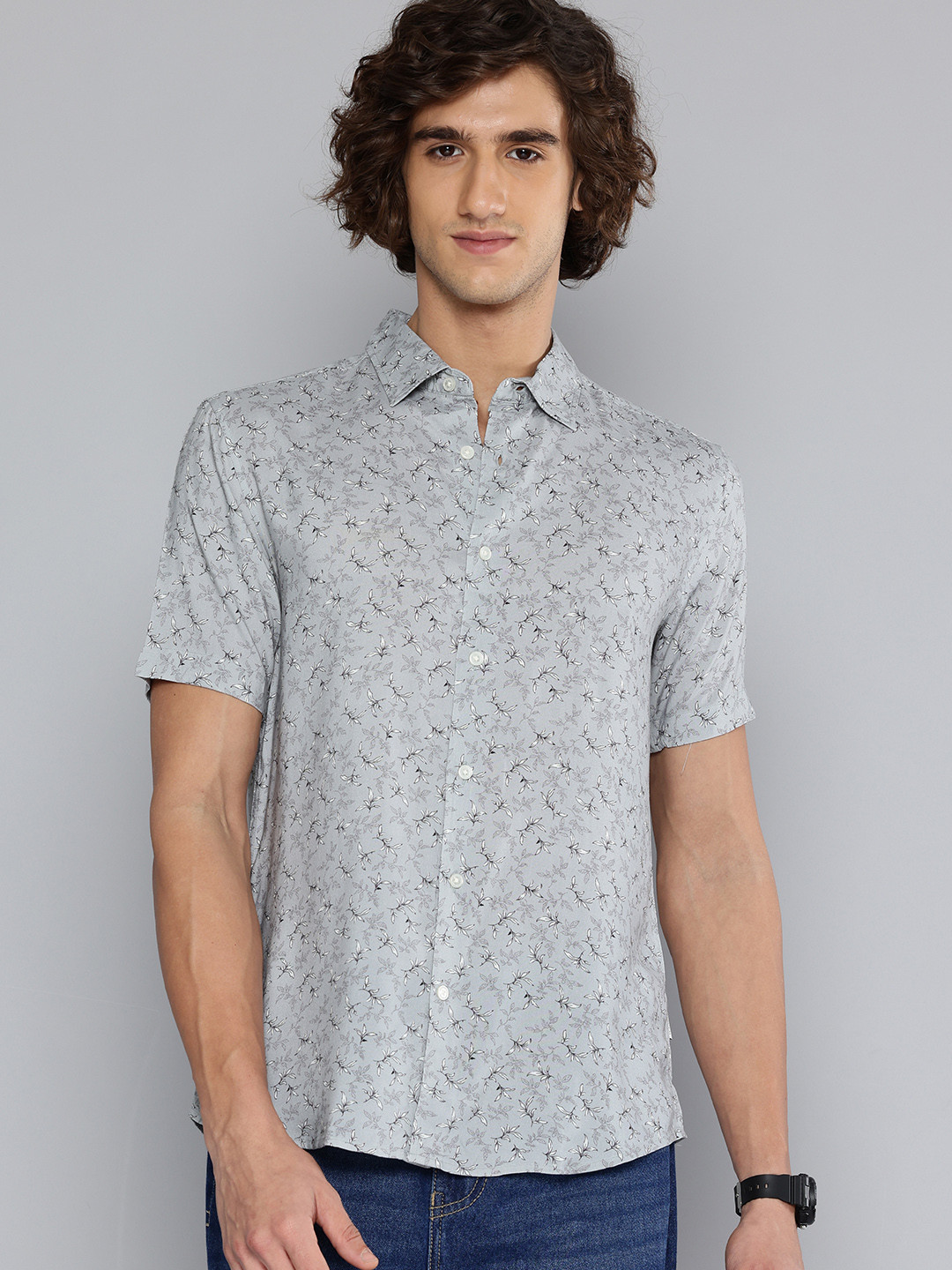 Flying Machine Slim Fit Tropical Printed Casual Shirt