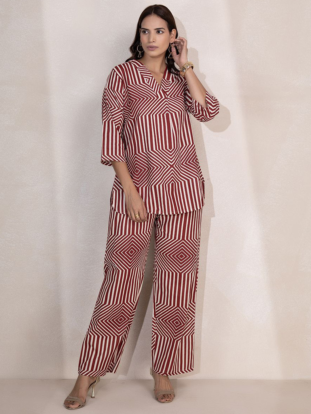 TITTLI Dioraa M Printed V-Neck Tunic With Trousers