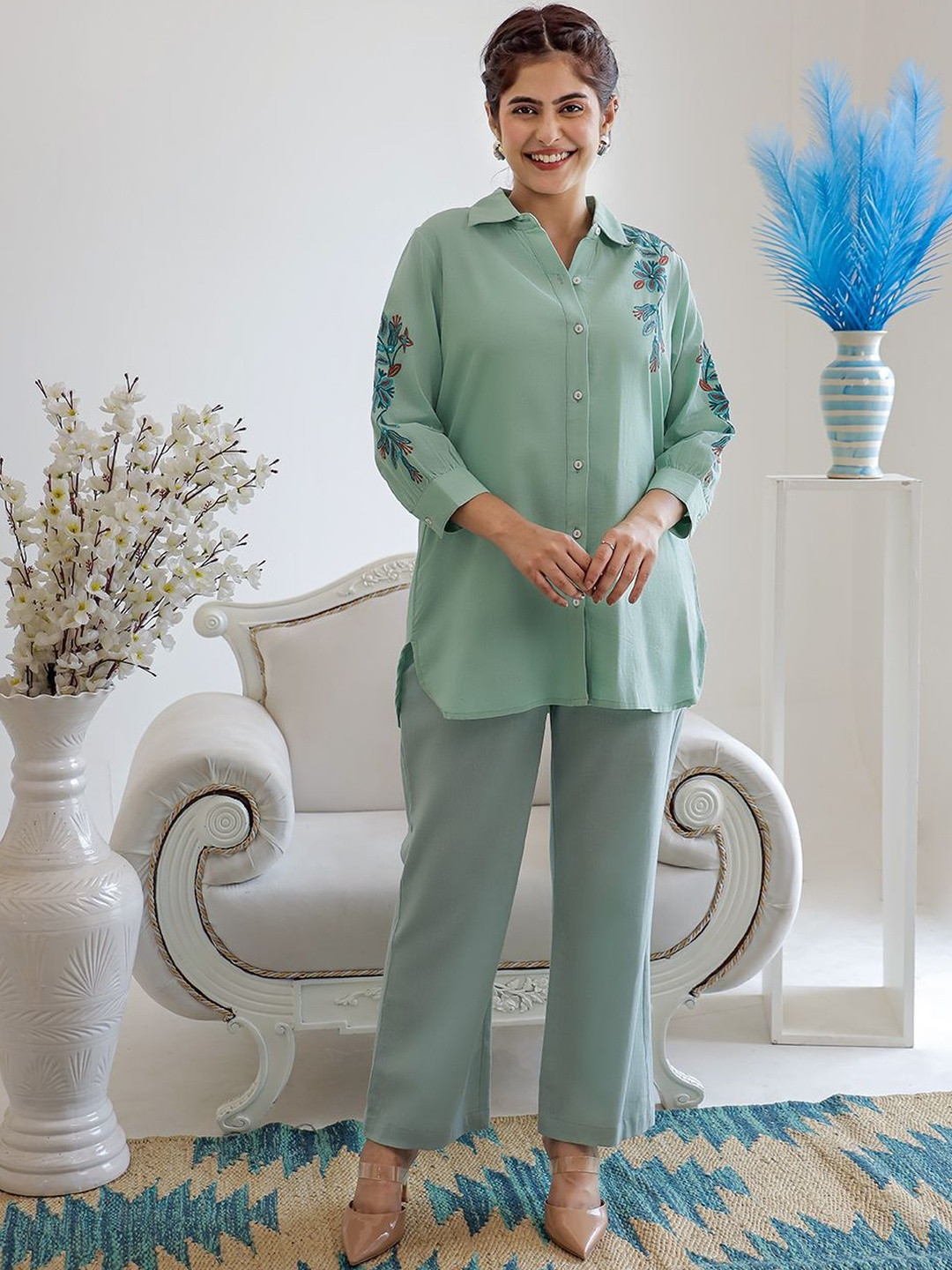 Aadews Women Ethnic Motifs Embroidered Cotton Kurta with Trousers