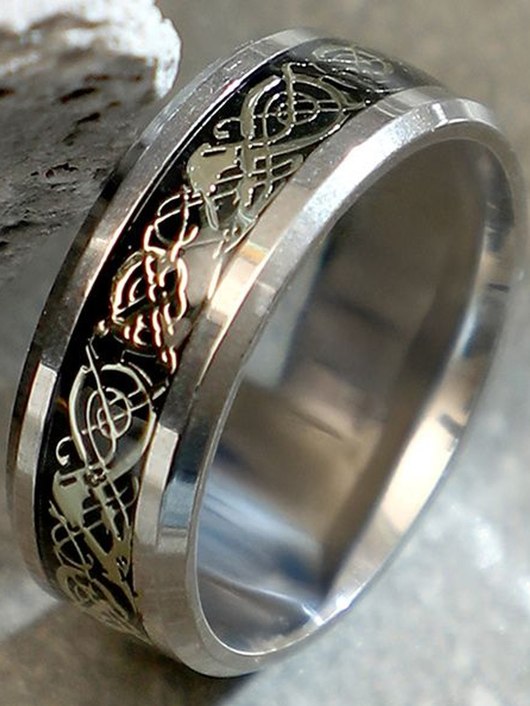 SOHI Designer Band Finger Ring