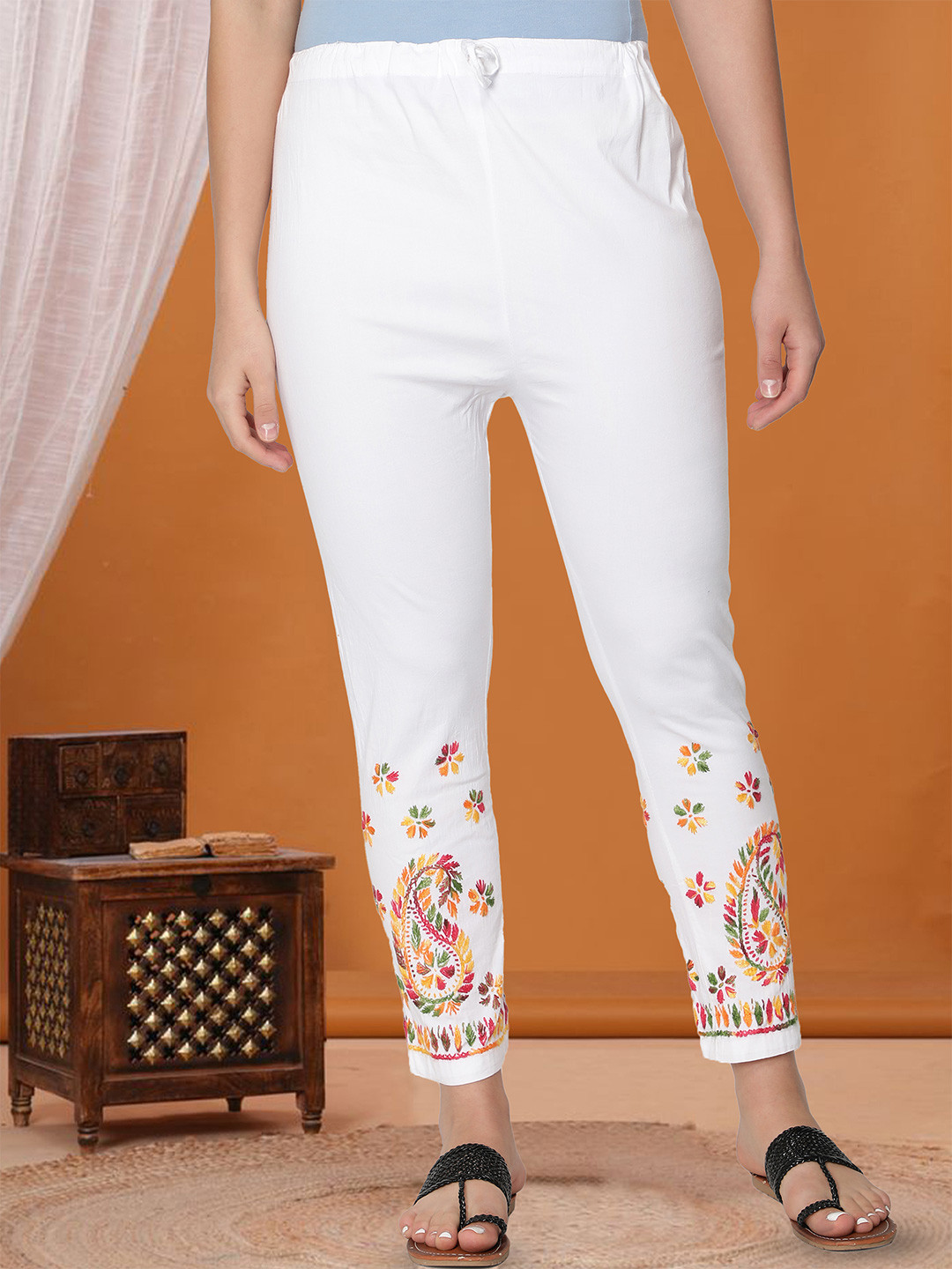 Seva Chikan Women Floral Embroidered Straight Trouser