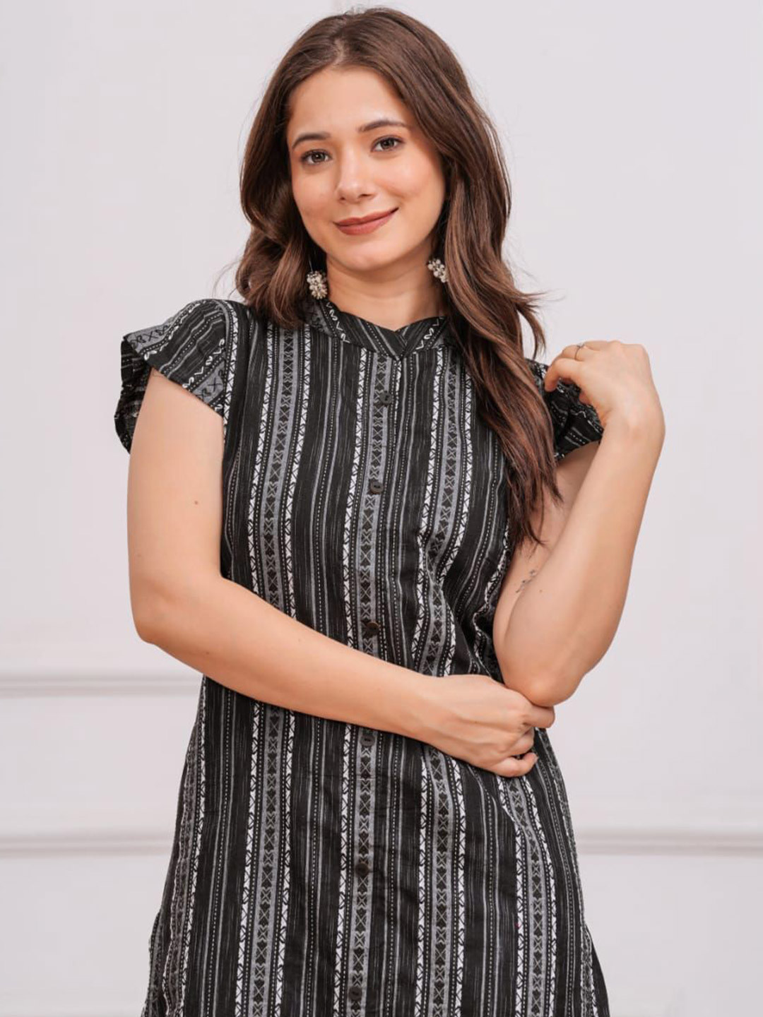 Montroze Women Printed Mandarin Collar Straight Kurta