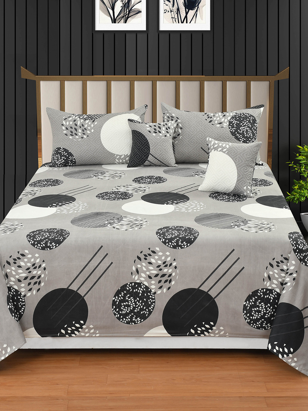 Homio  Luna Geometric 300 TC King Bedsheet with 4 Pillow Covers