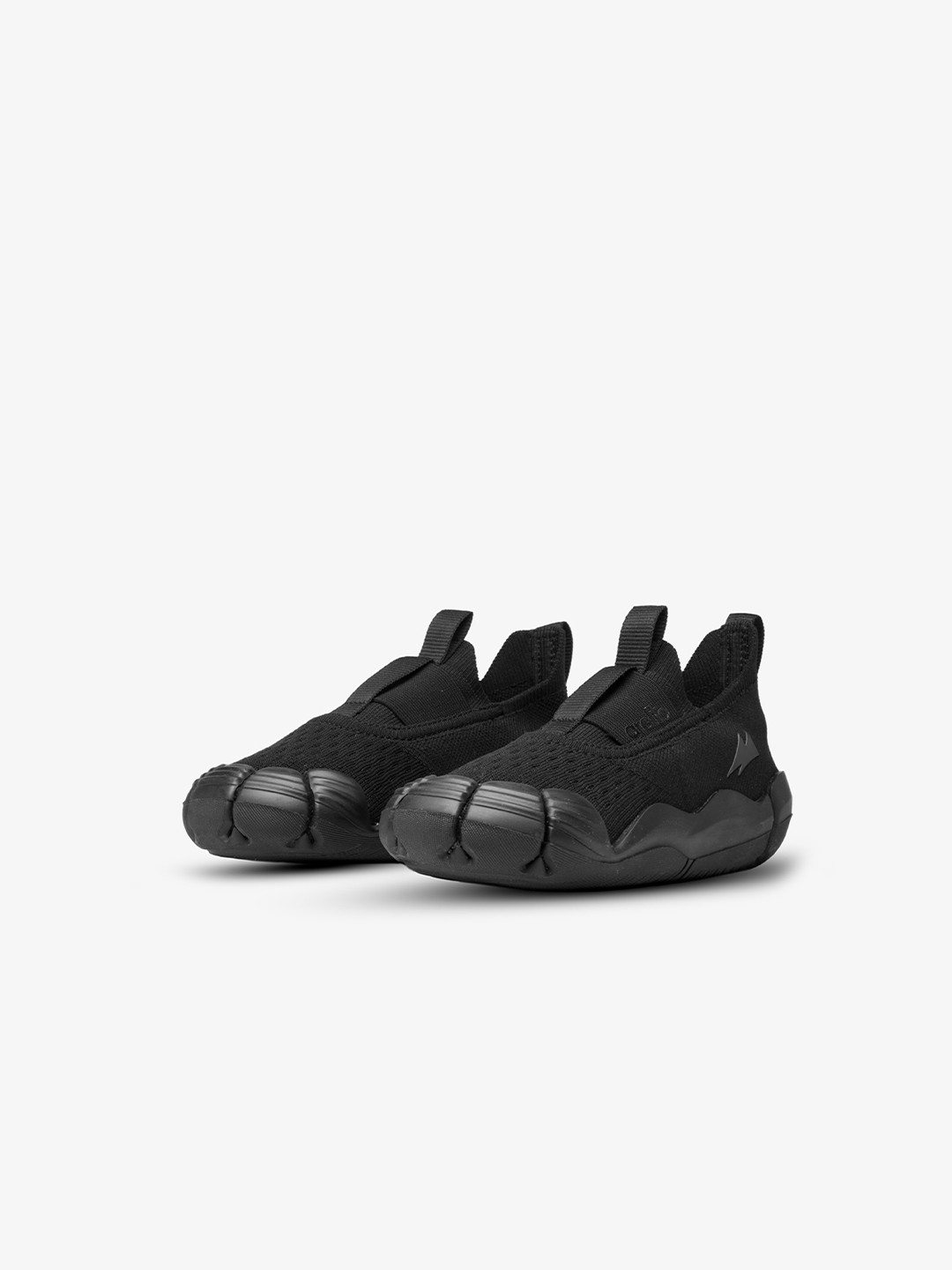 Aretto Kids All Black Adaptive Fit Breathable Slip-On Sneakers with Anti-Skid Sole