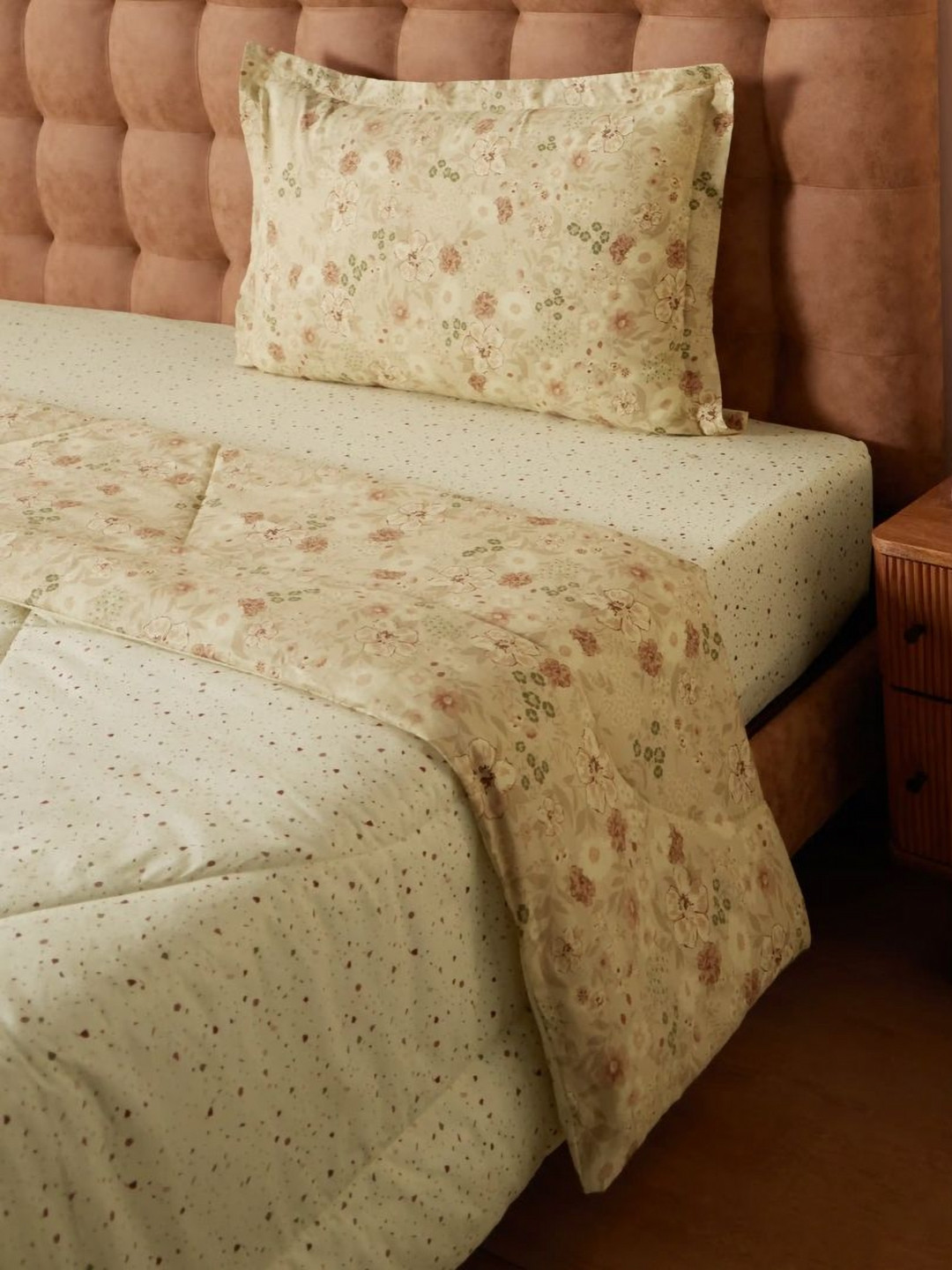 LIVSPACE Mishella Cream-Coloured & Brown Cotton AC Room 120 GSM Single Bed Comforter