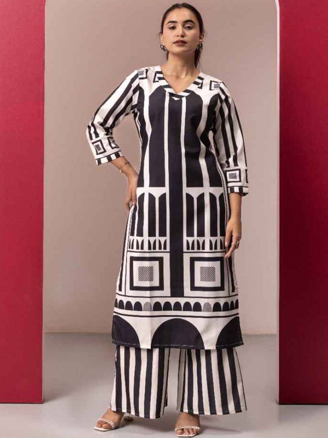 EESHA GUPTA Women Printed Regular Kurta with Palazzos