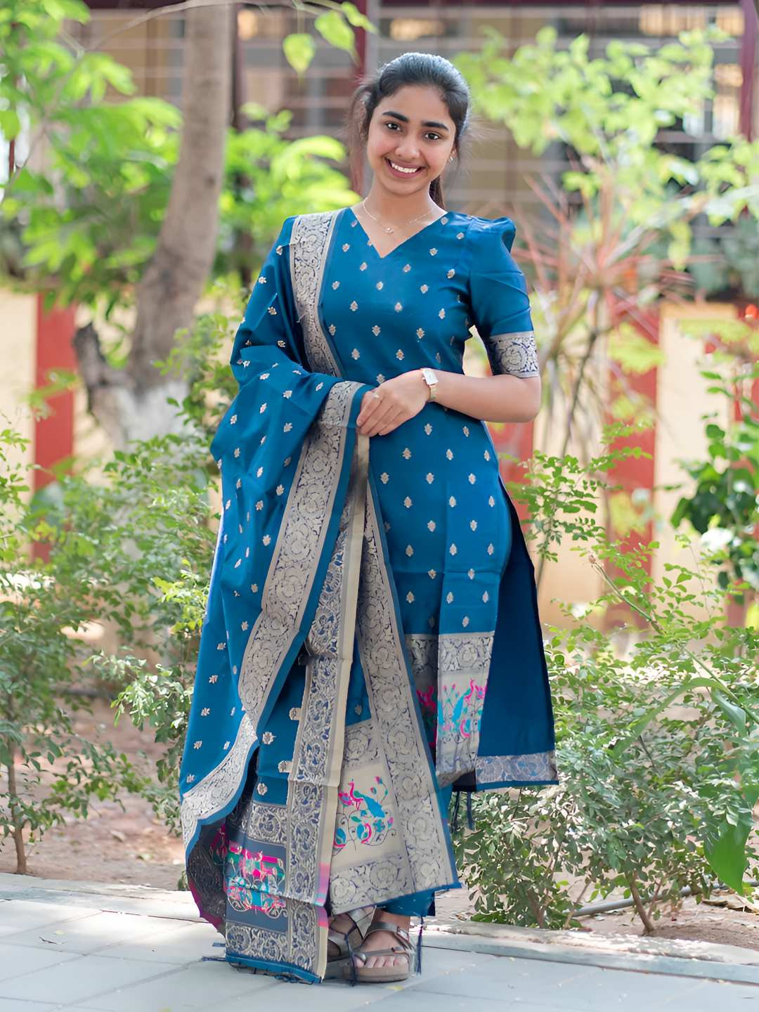 AG TEXTILE Women Ethnic Motifs Woven Design Kurta with Trousers & Dupatta