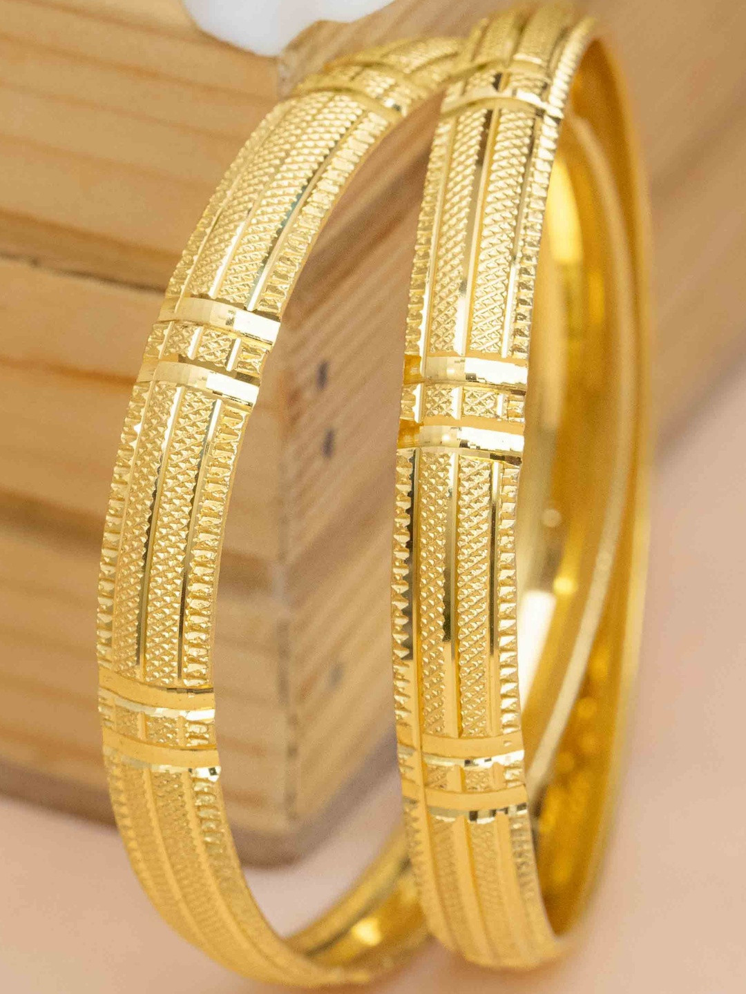 Zeraki Jewels Set Of 2 Textured Gold-Plated Bangles