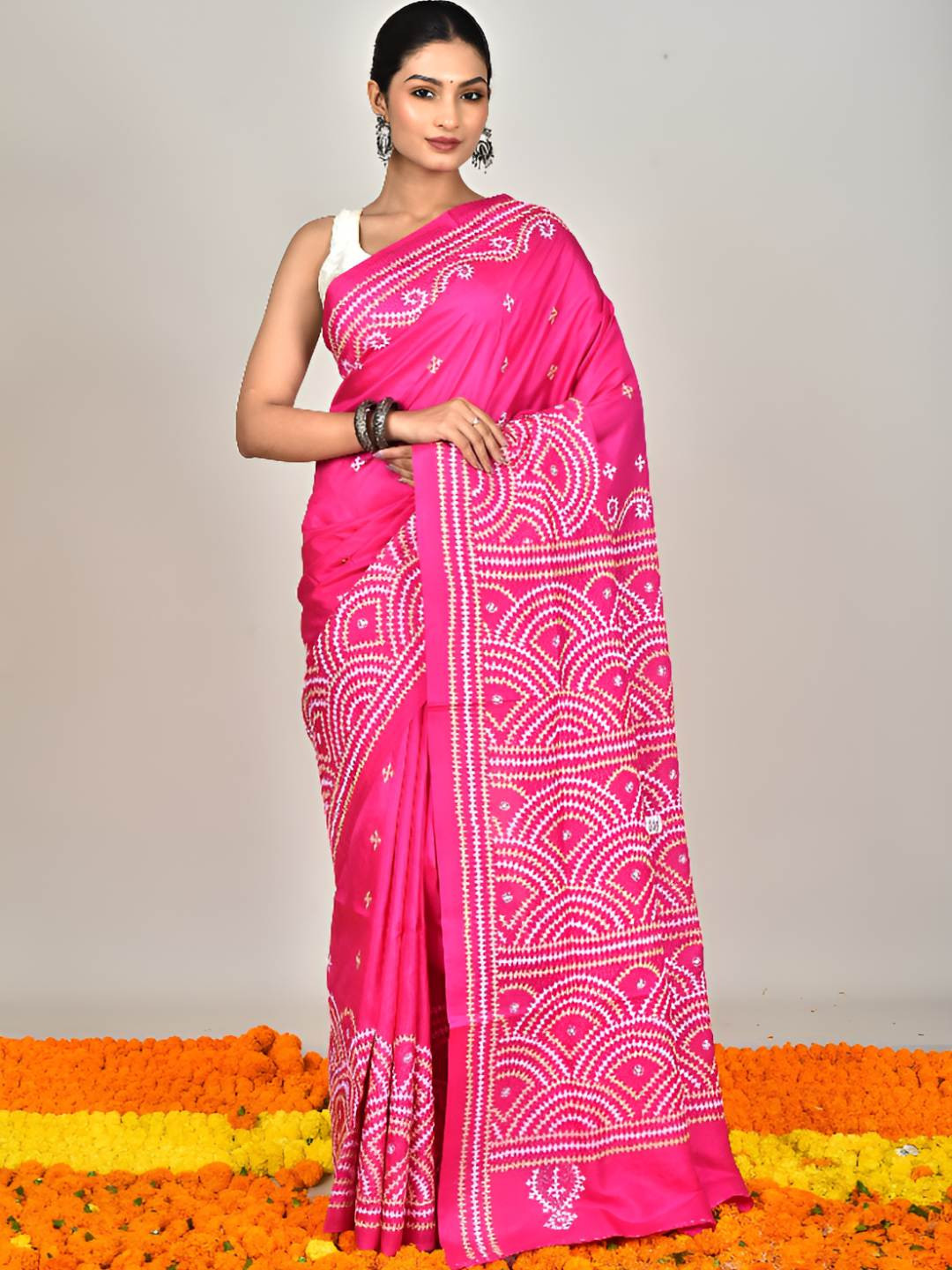 RAM SHYAM collection Ethnic Motifs Embroidered Solid Border Saree