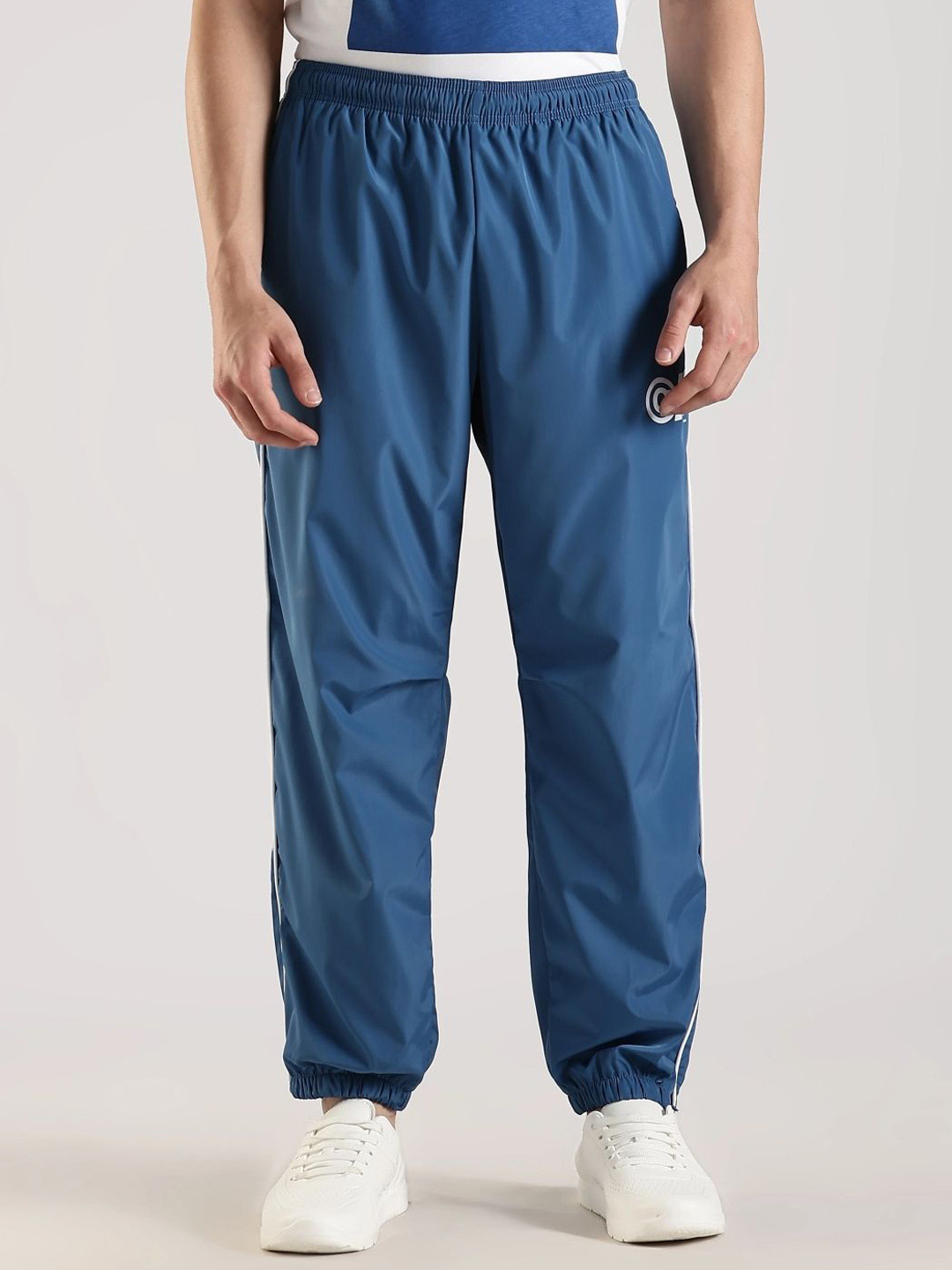 Calvin Klein Jeans Men Logo Printed Mid-Rise Joggers