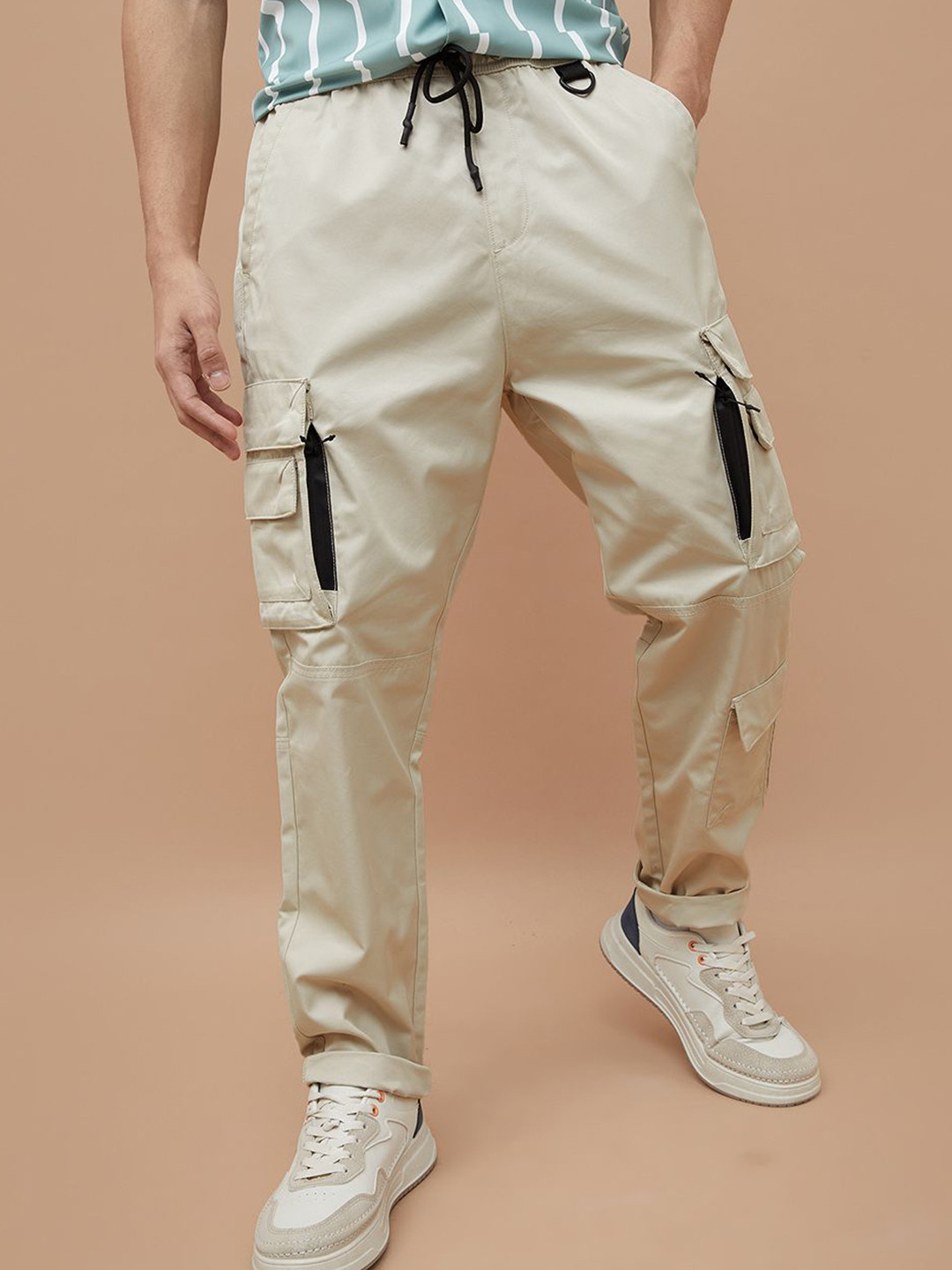 Bossini Men Regular Fit Mid-Rise Easy Wash Cotton Cargos