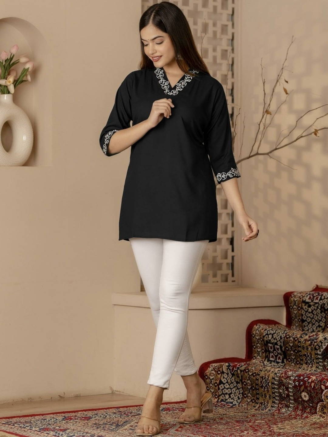 Hustiger Women Embroidered V-Neck Ethnic Top