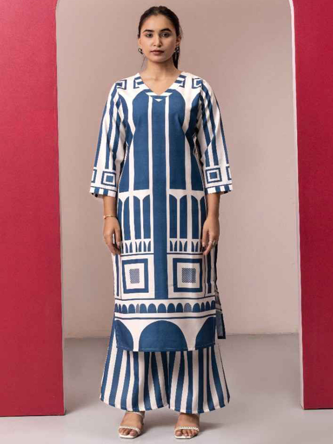 EESHA GUPTA Women Abstract Printed Kurta with Palazzos