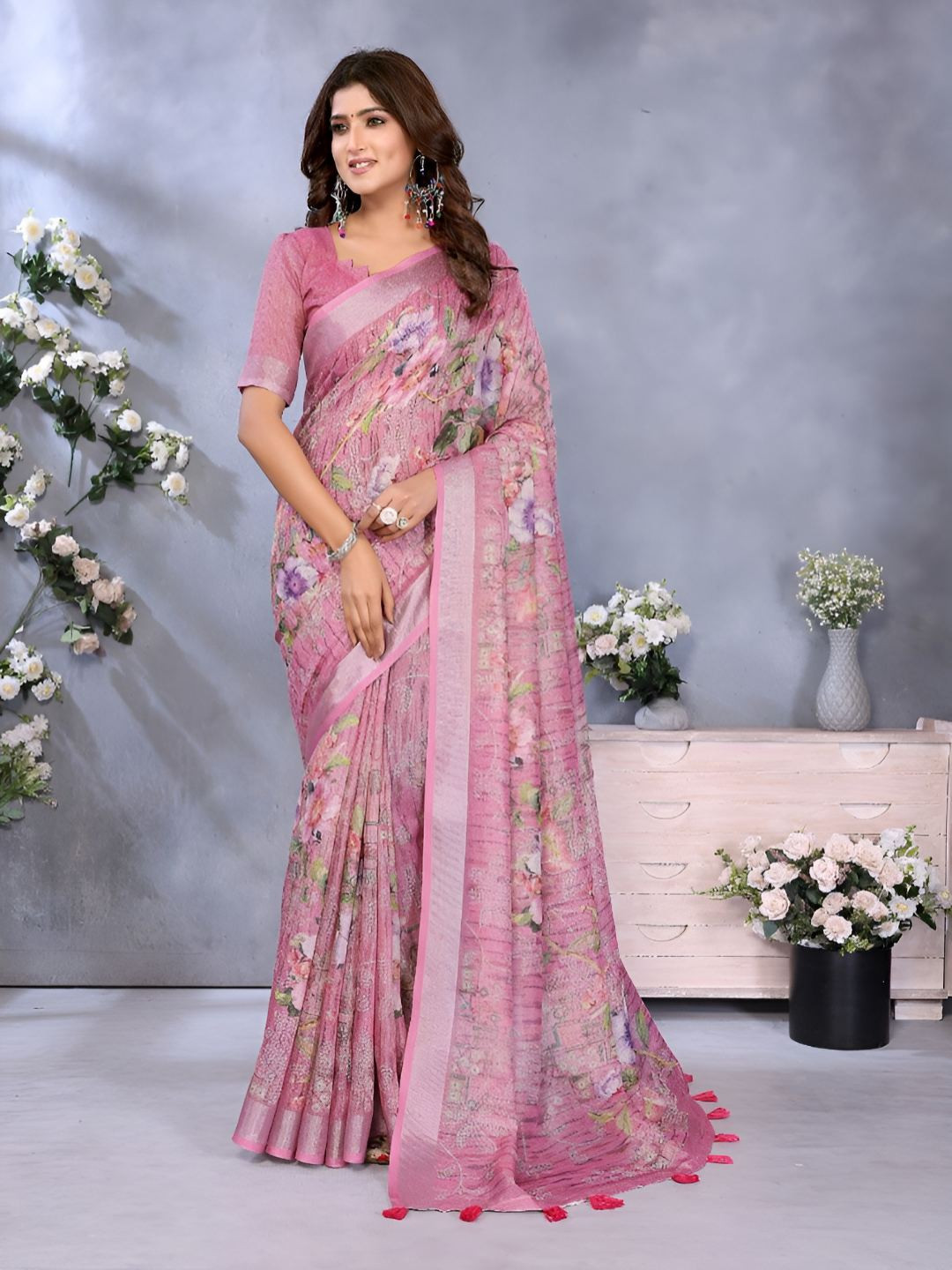 Suraj pari singh Floral Printed Woven Design Saree