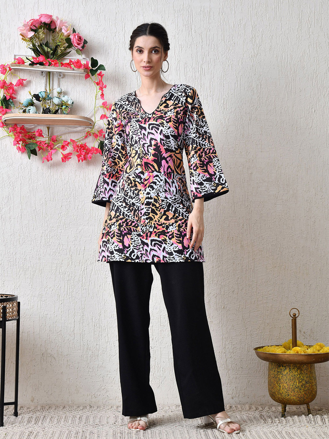 Aktasa Women Animal Printed V-Neck Flared Sleeves Straight Kurti