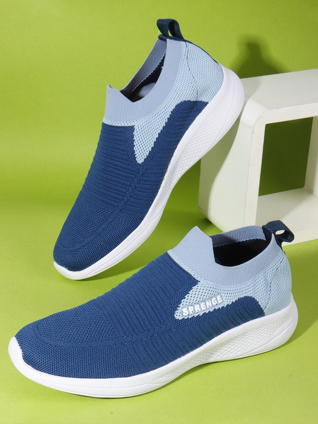 SPRENGE Saber Men Colourblocked Lightweight Laser Cuts Flyknit Slip-On Sneakers