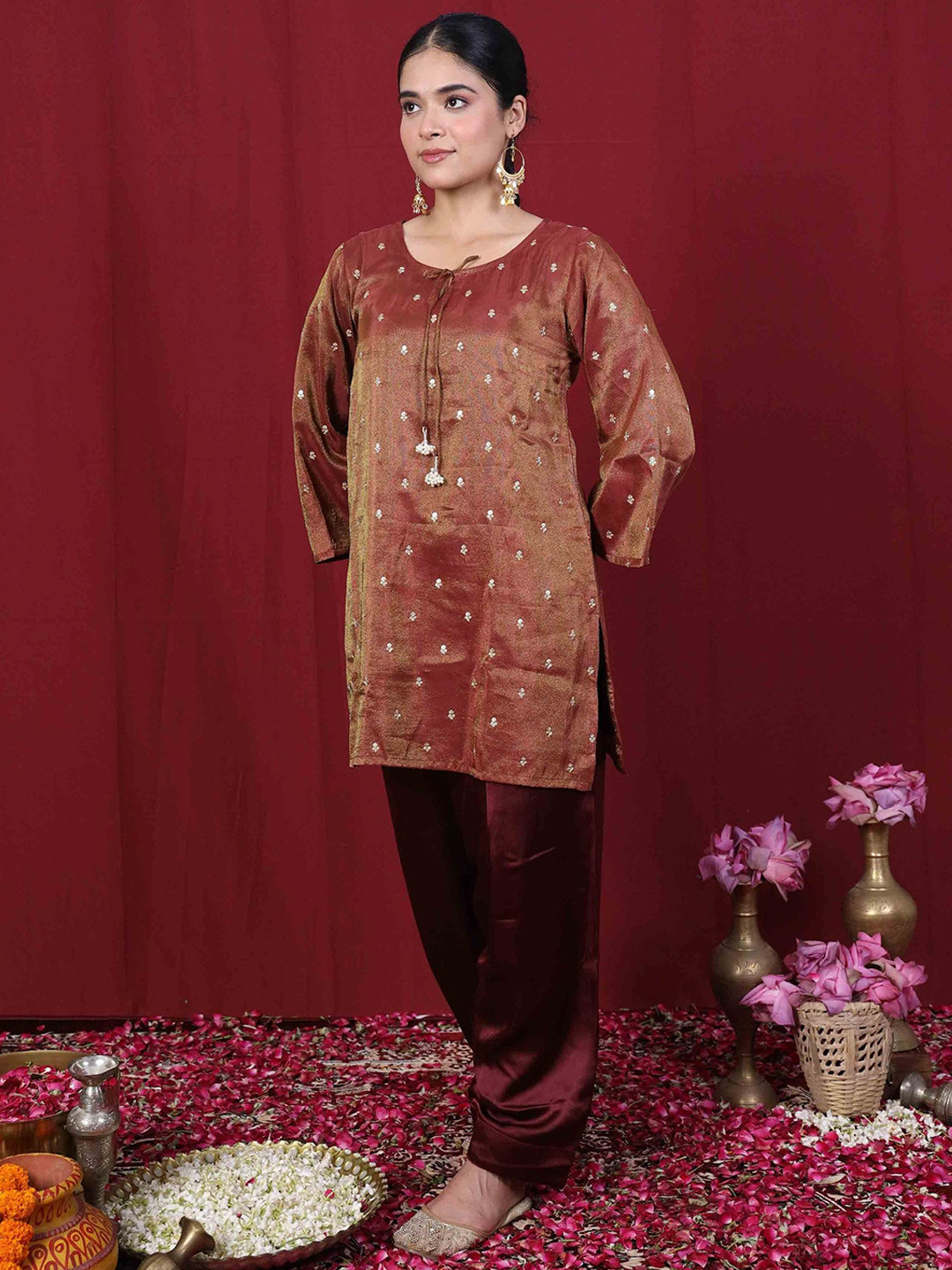 RIVAZ THREADS AND CO Ethnic Motifs Embroidered Thread Work Tissue Kurta With Salwar