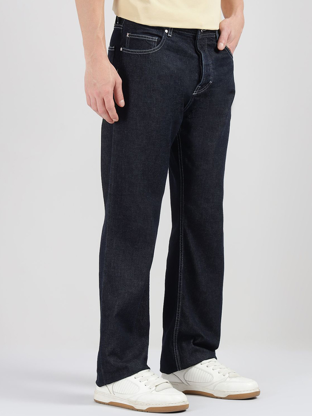 Karl Lagerfeld Men Straight Fit Mid-Rise Rinse Contrast Jeans