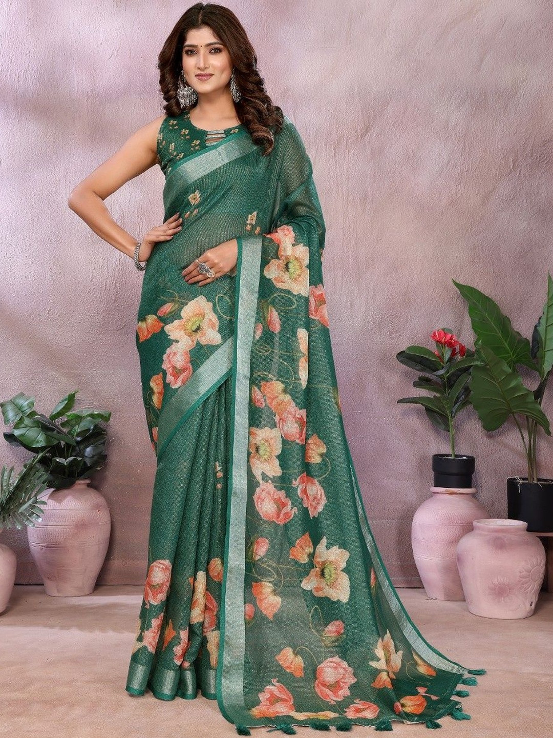Jinesh corporation Floral Printed Saree With Blouse