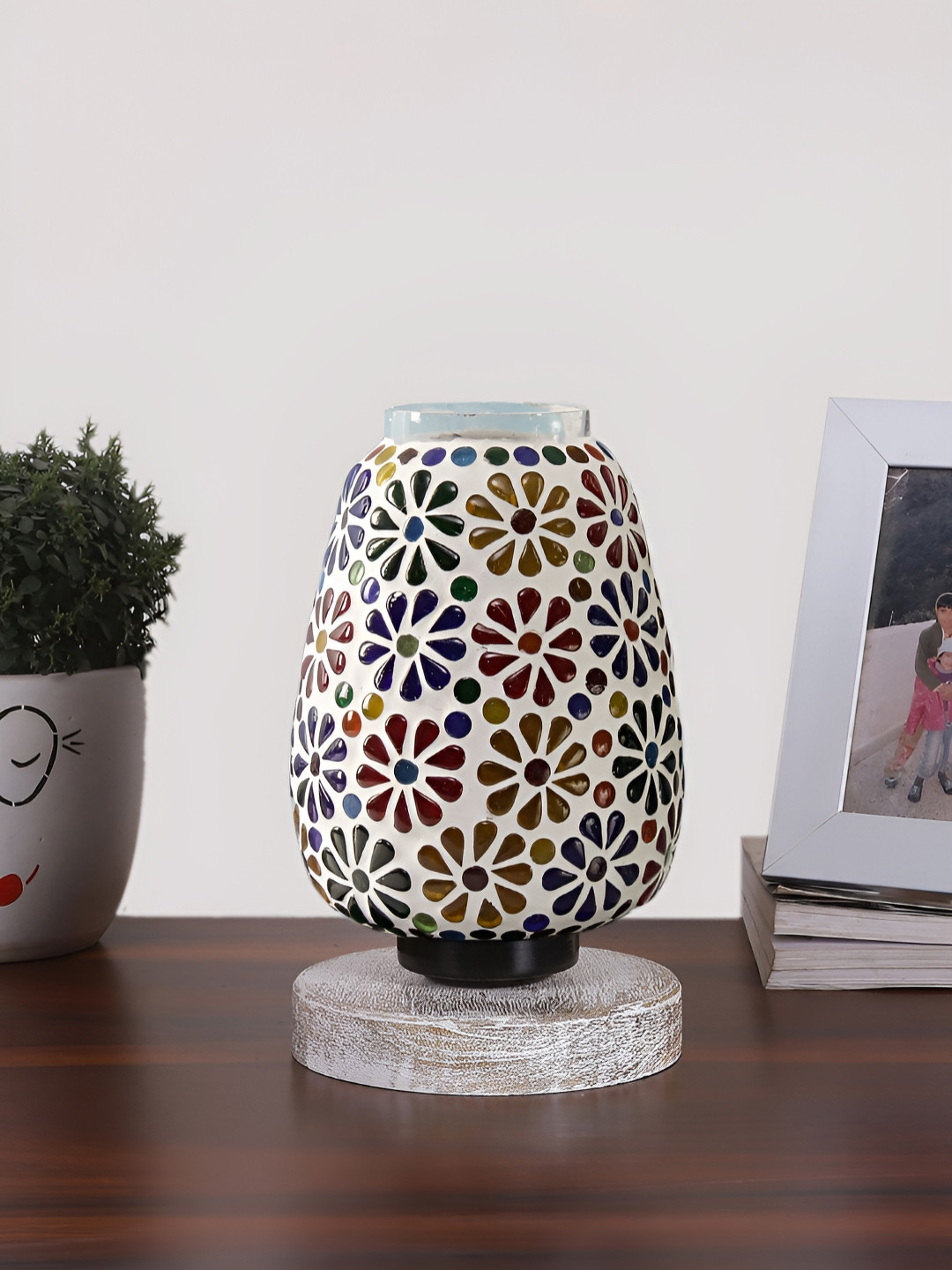 Aura Whit & Yellow Textured Abstract Shaped Glass Table Lamp With Wooden Base